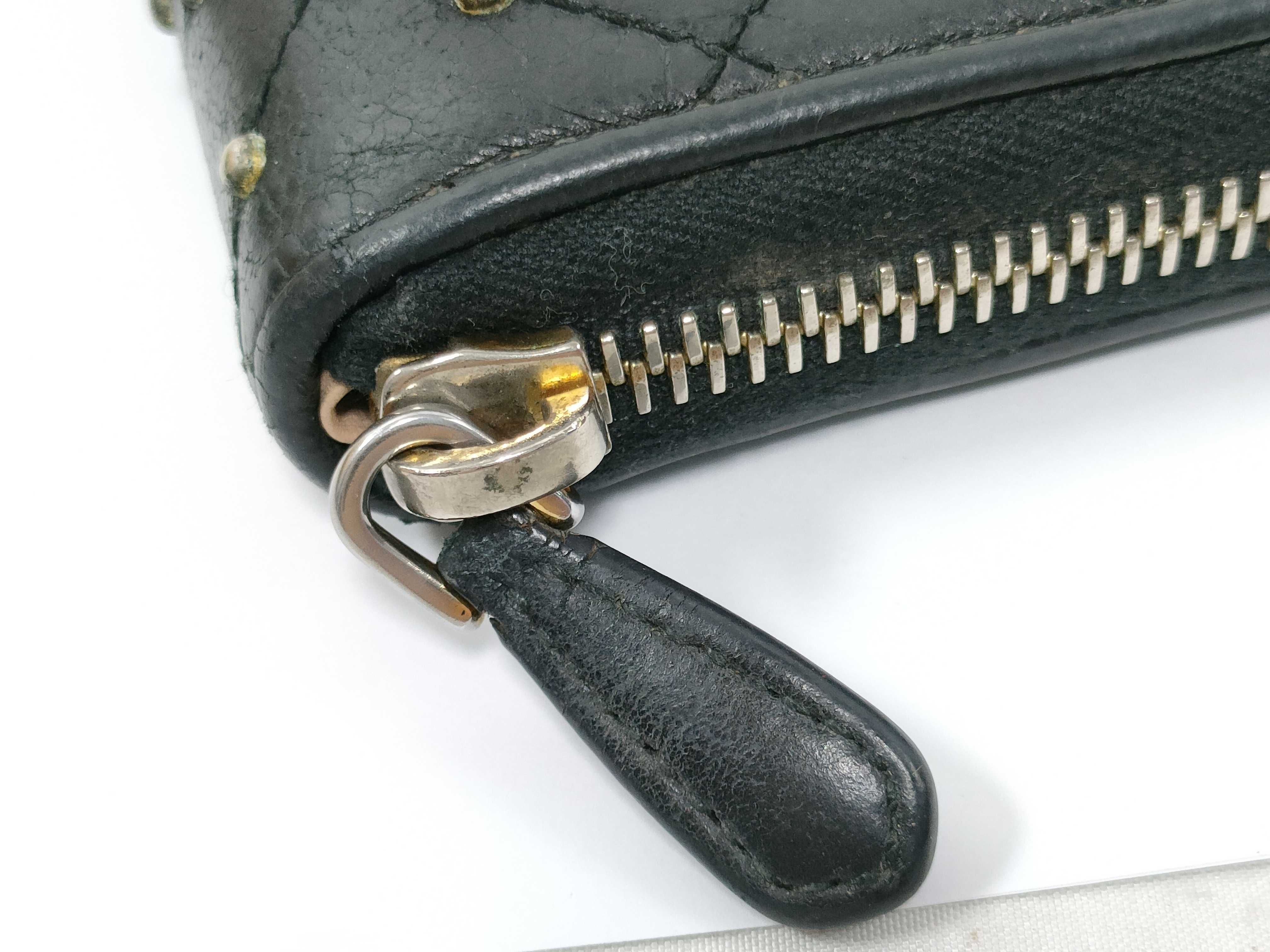 round zipper long wallet with studs and quilting, black wallet — view 7
