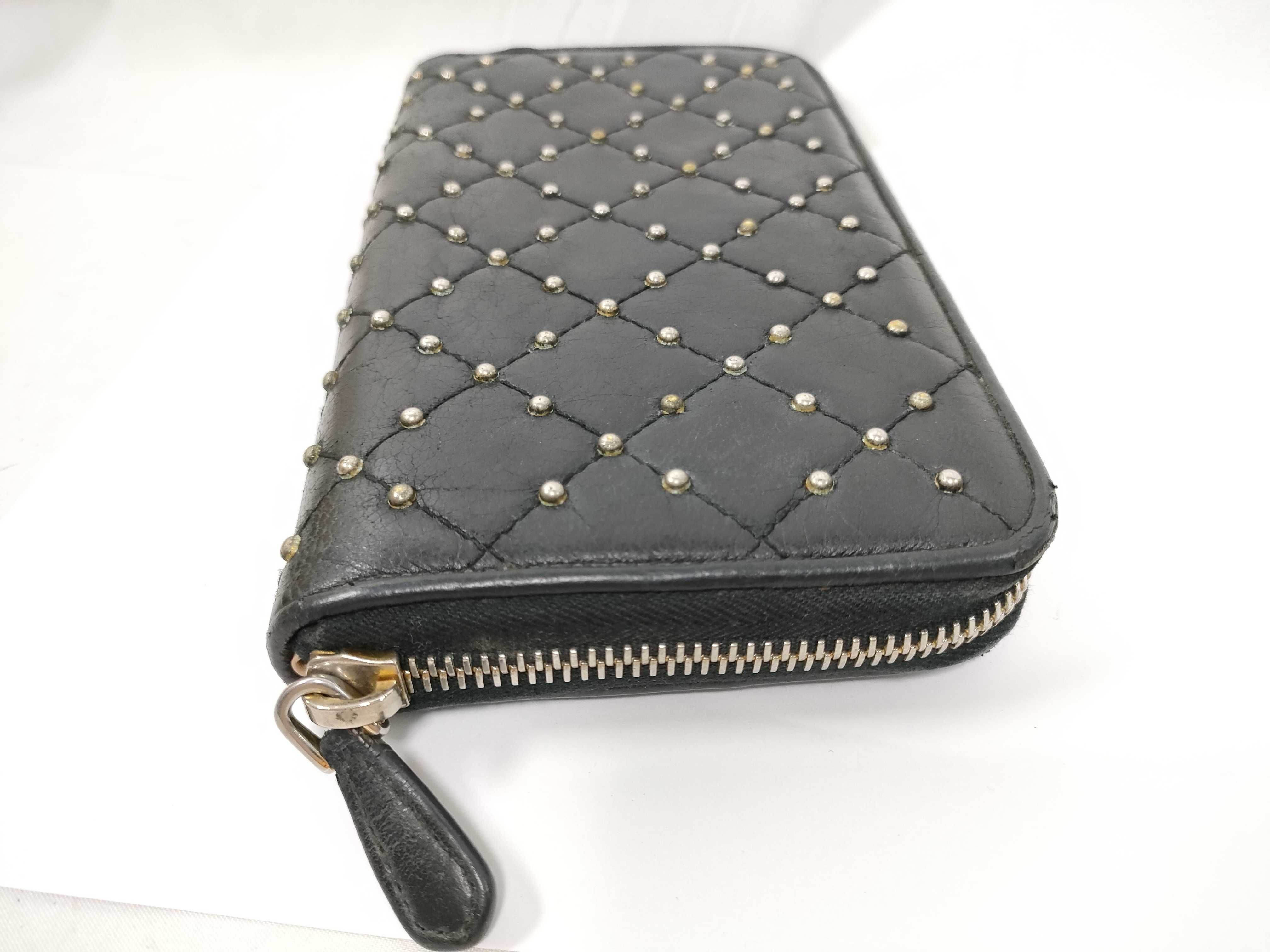 round zipper long wallet with studs and quilting, black wallet — view 8