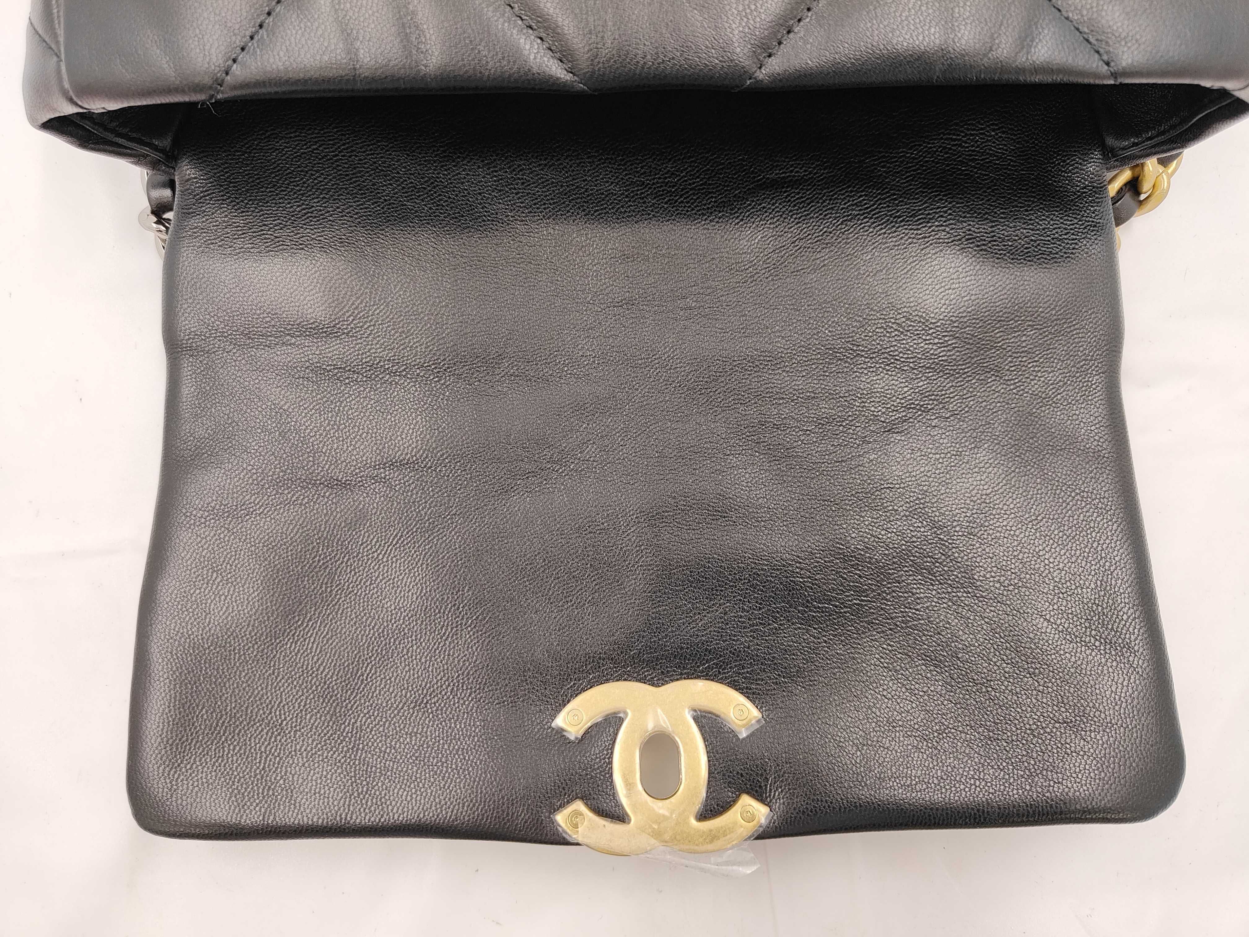19 Bag, Serial Number 30s, Lambskin, Black, Gold — view 6