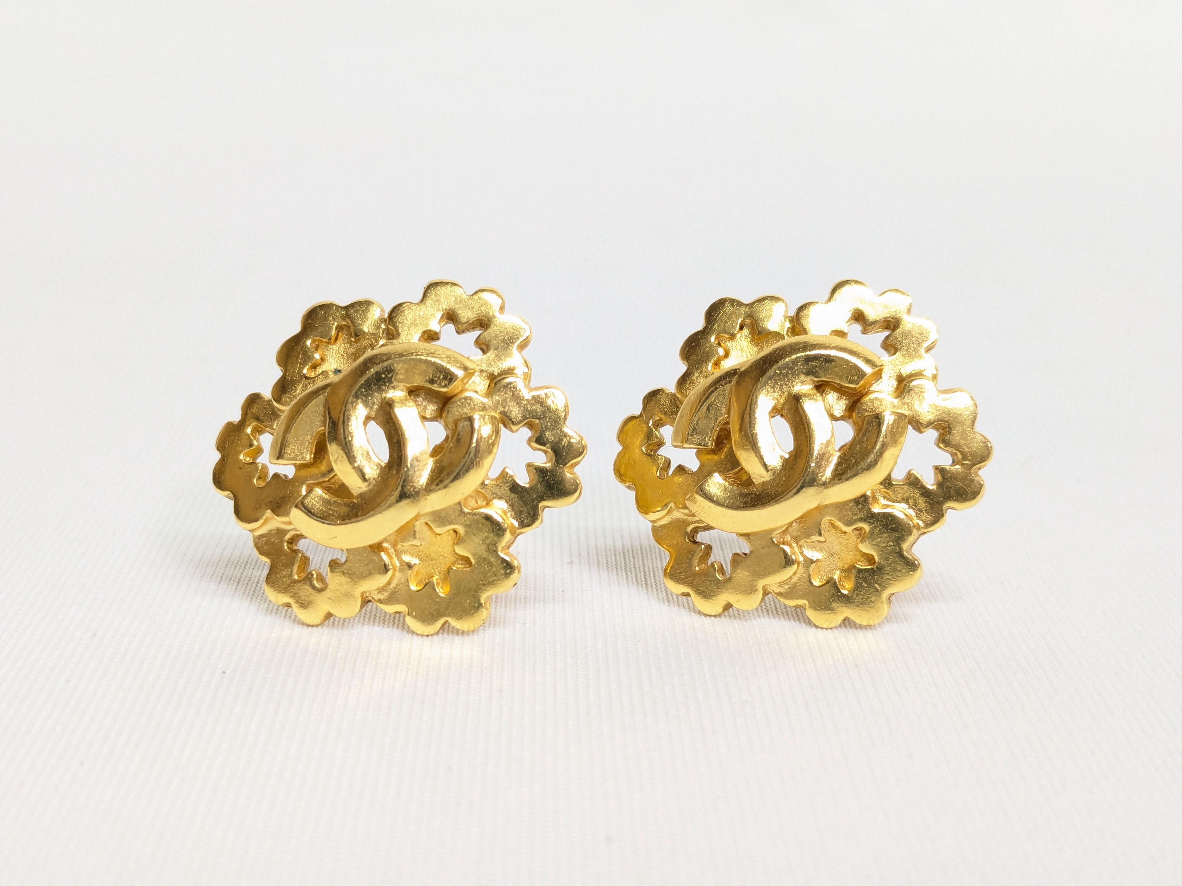 here mark flower earrings with rice earrings — view 2