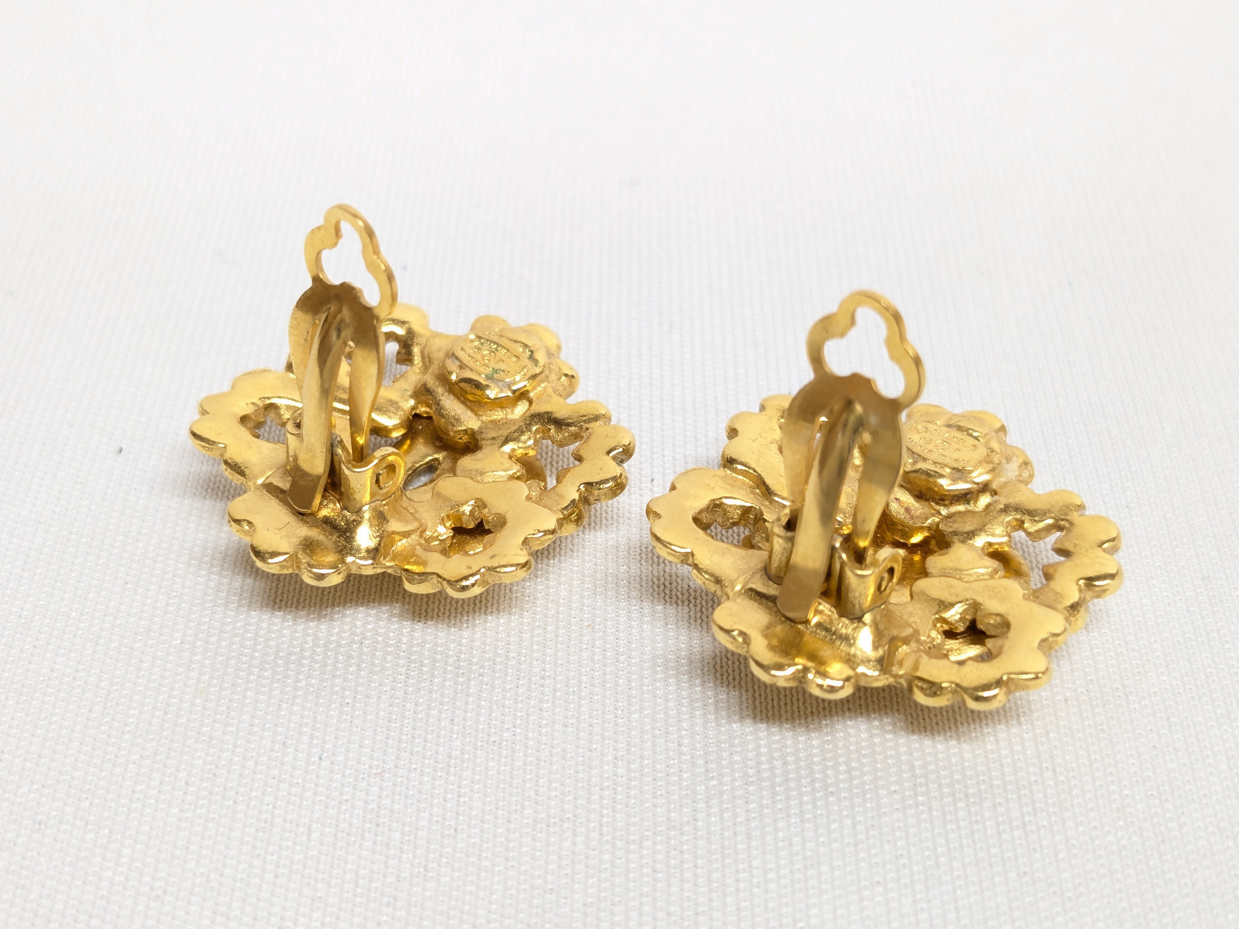 here mark flower earrings with rice earrings — view 4