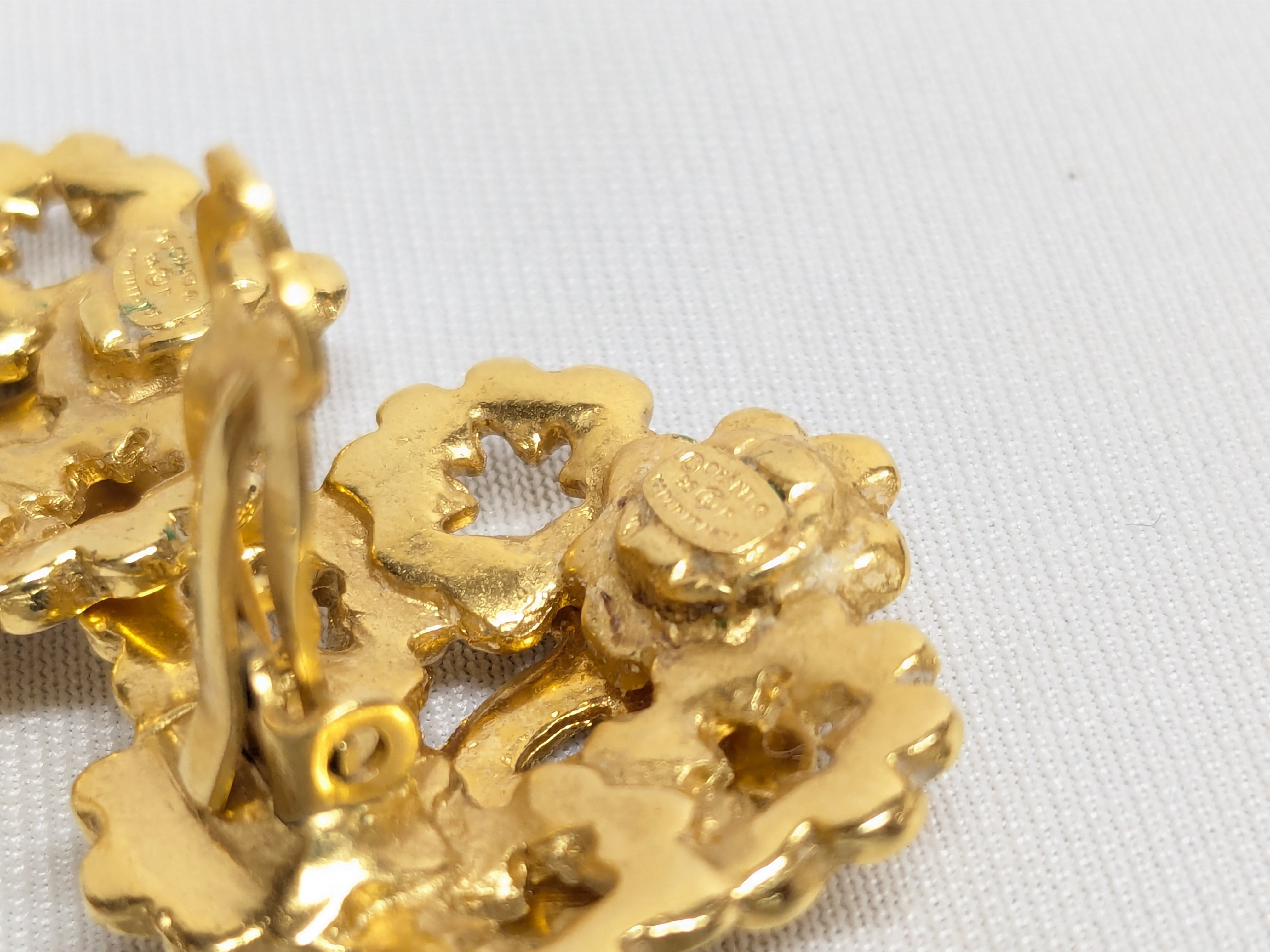 here mark flower earrings with rice earrings — view 5