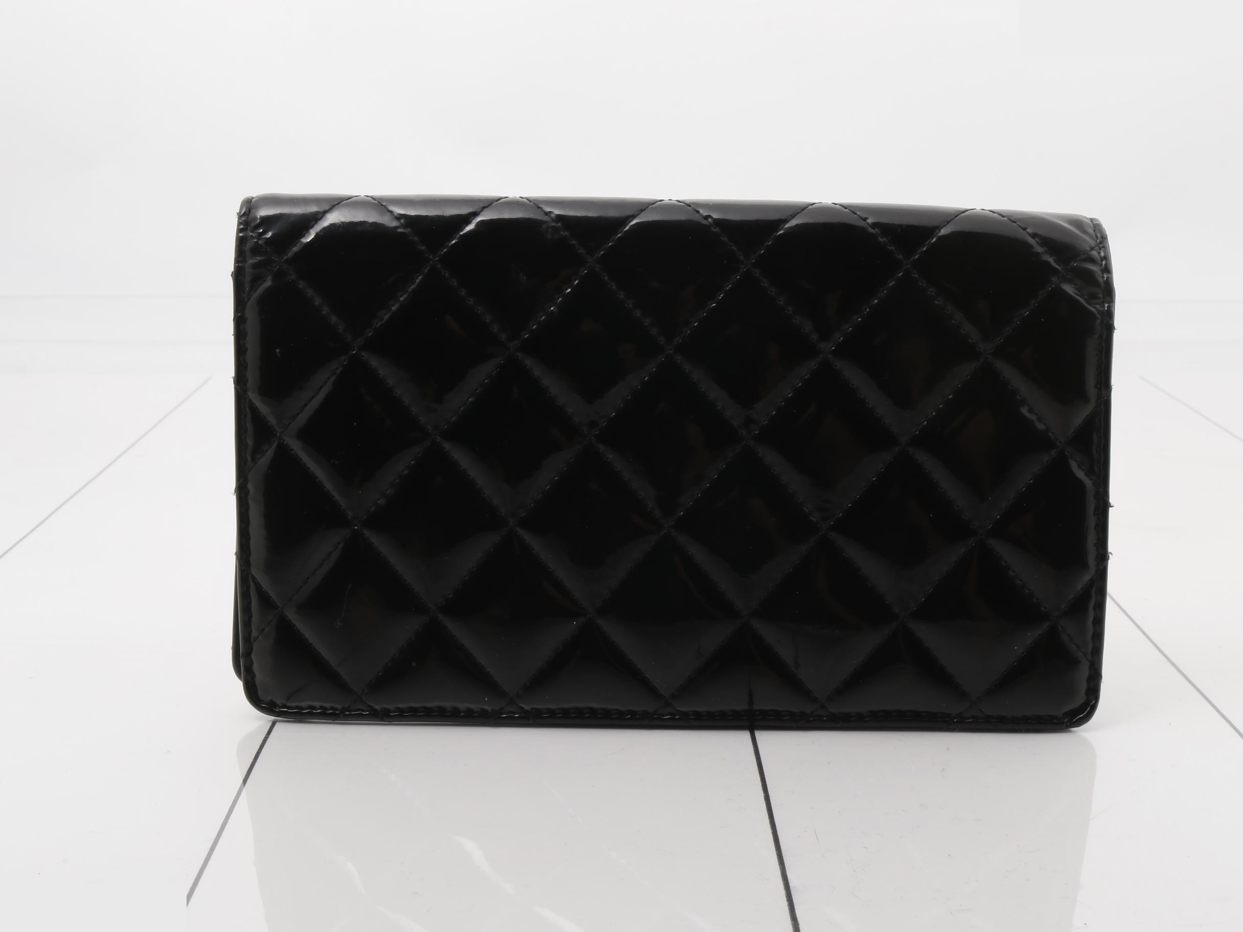Enamel (bags) and wallets — view 2