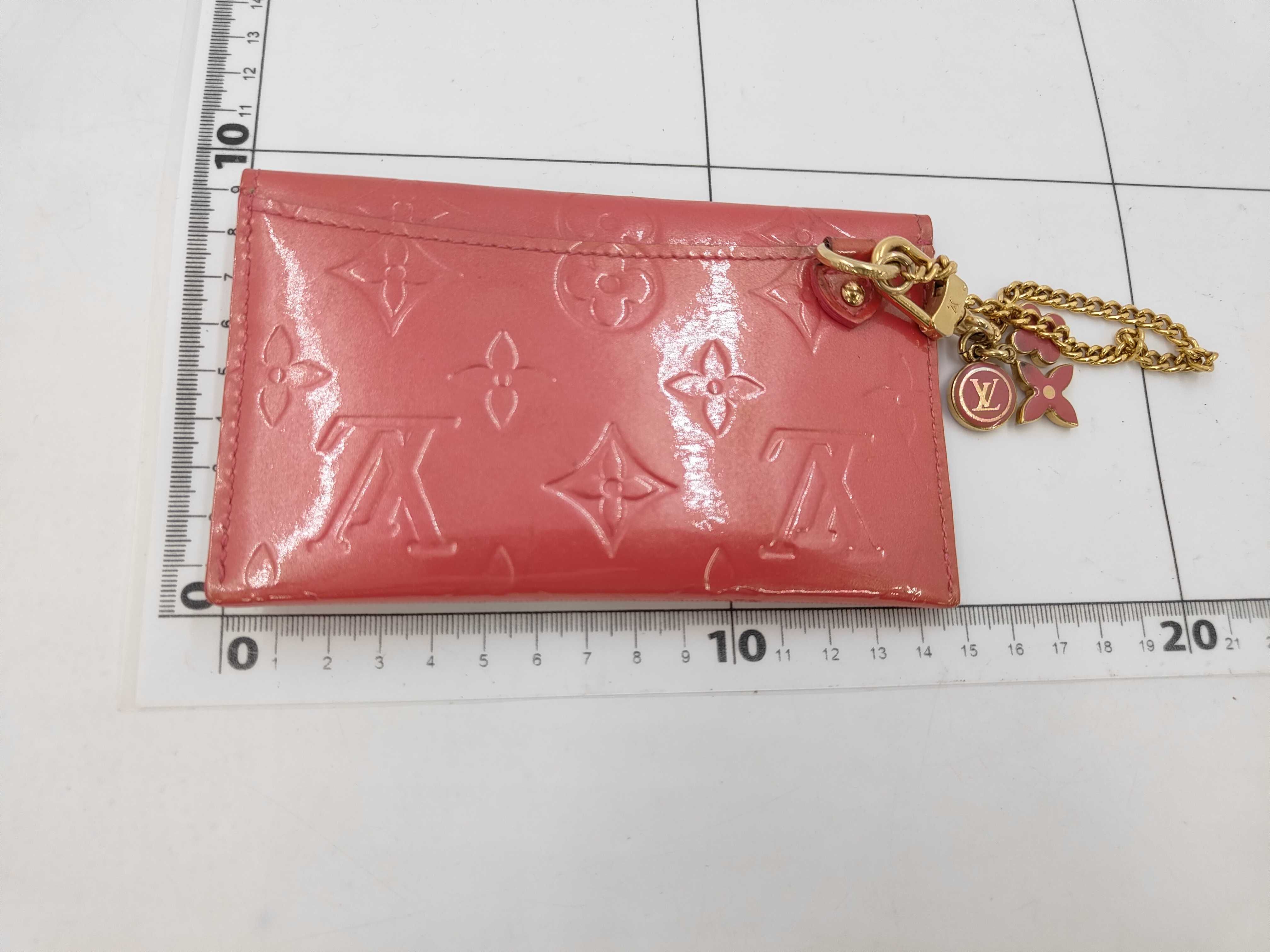 Monogram Vernis Enveloppe Platte M919AF Coin Case — view 2