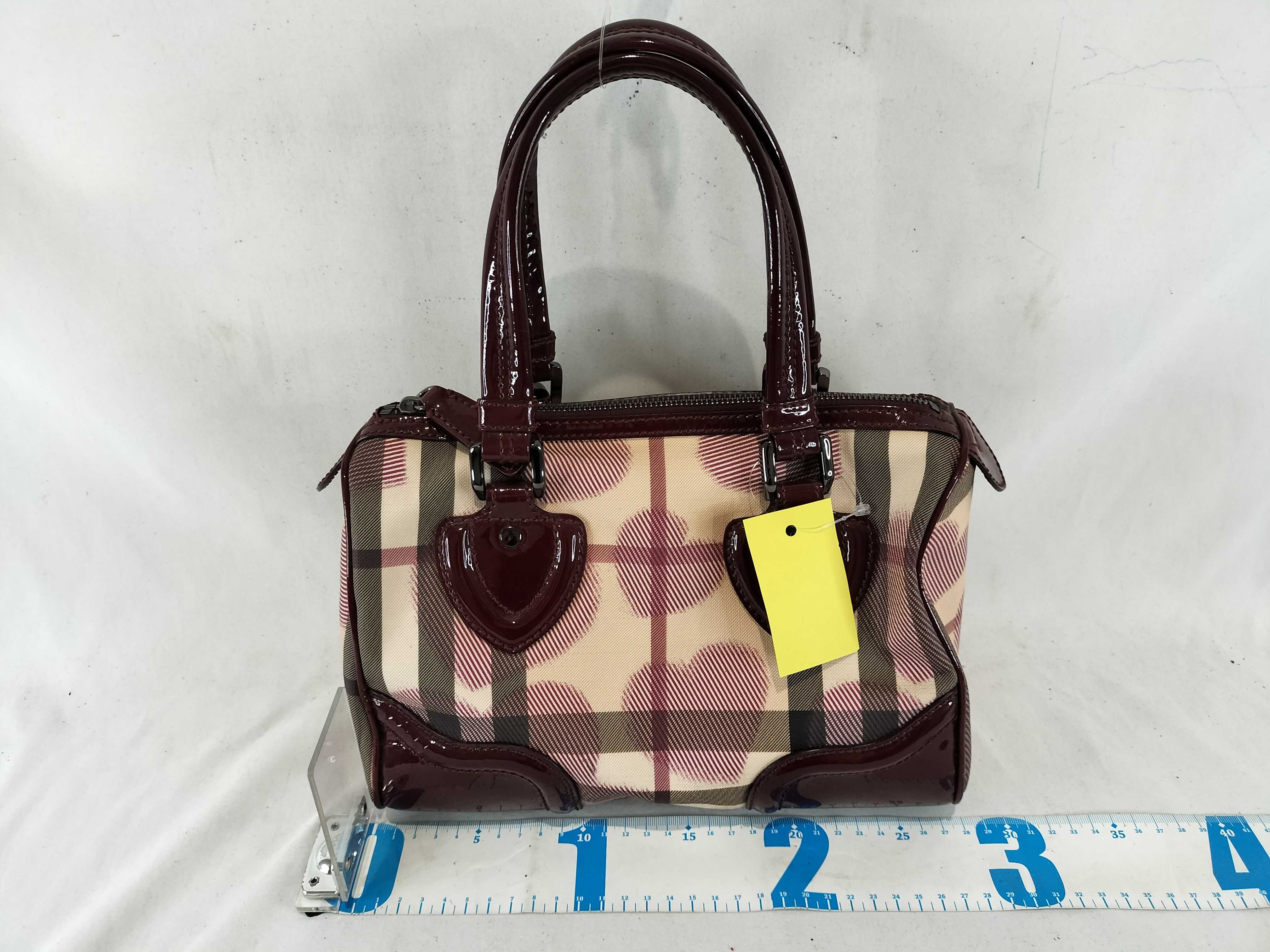 Nova Check x Heart Pattern Boston Bag with Charm / Handbag — view 2