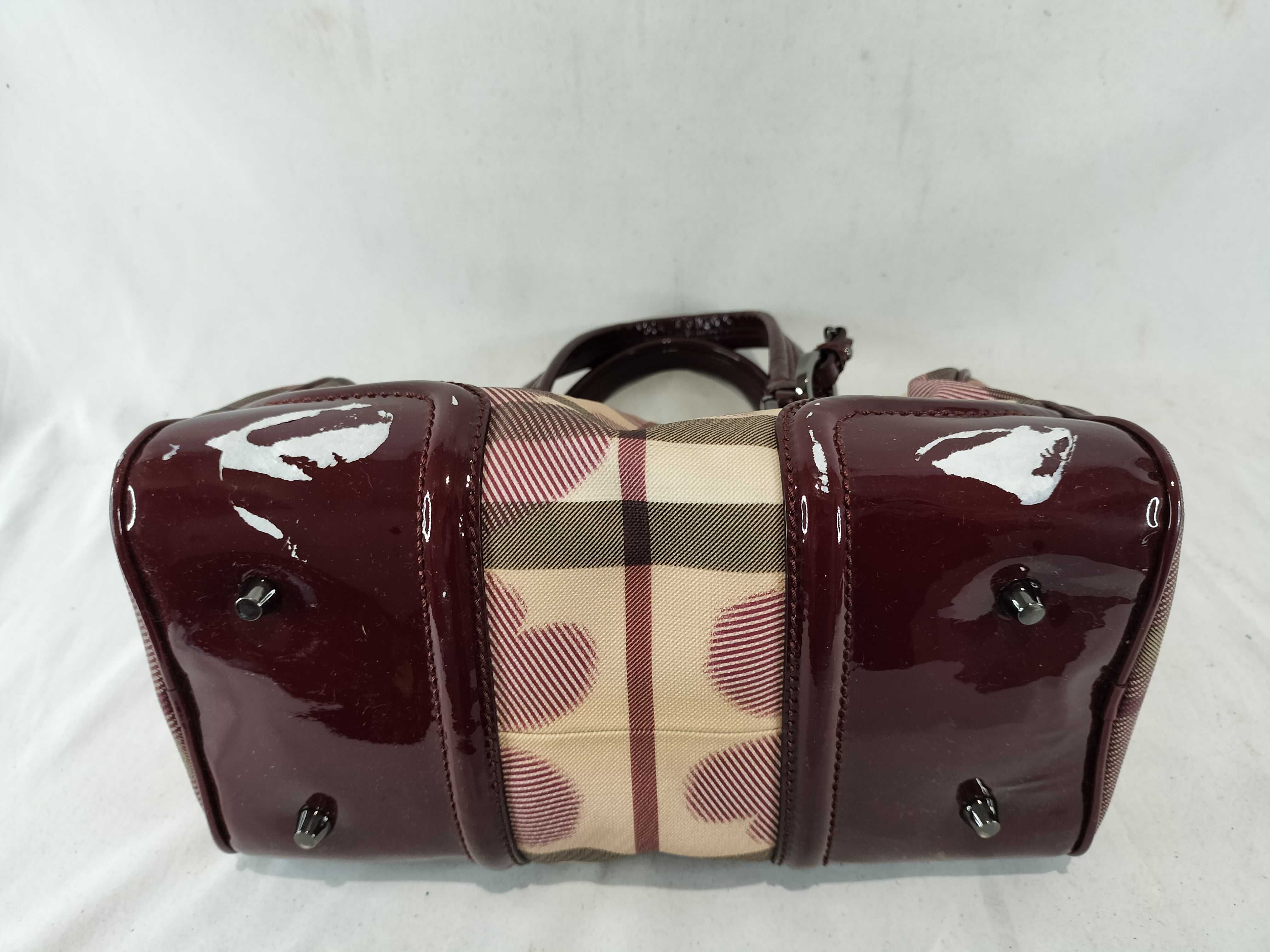 Nova Check x Heart Pattern Boston Bag with Charm / Handbag — view 7