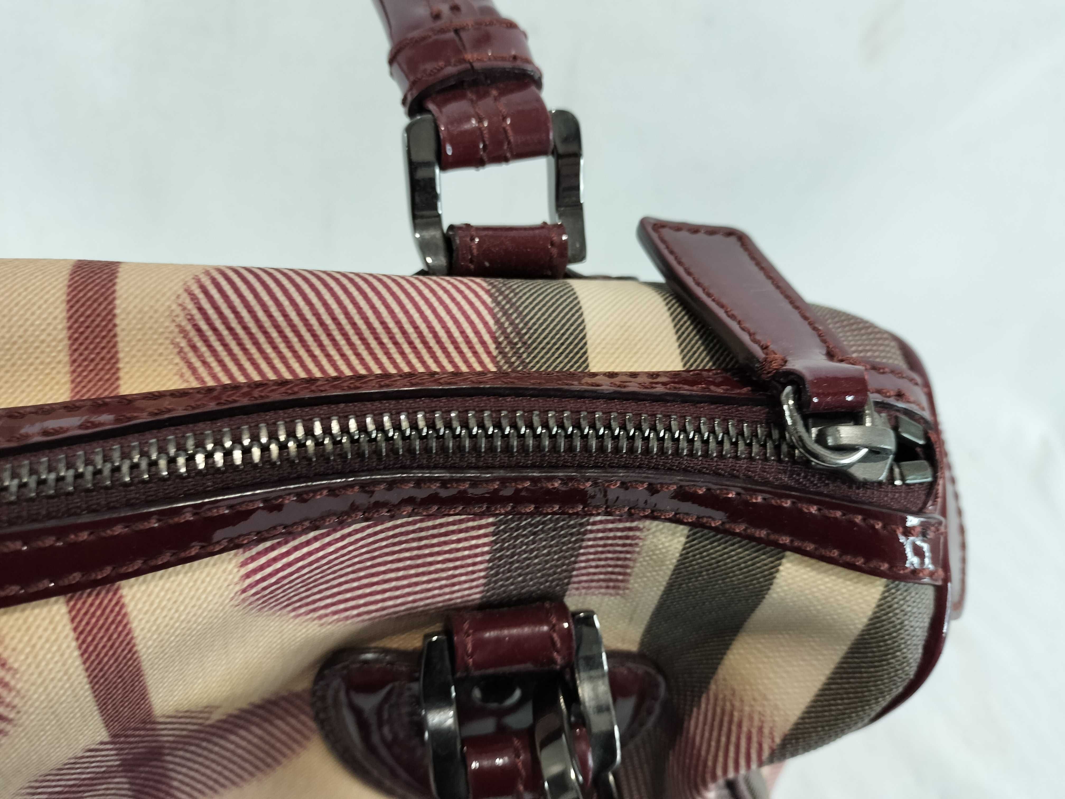Nova Check x Heart Pattern Boston Bag with Charm / Handbag — view 8