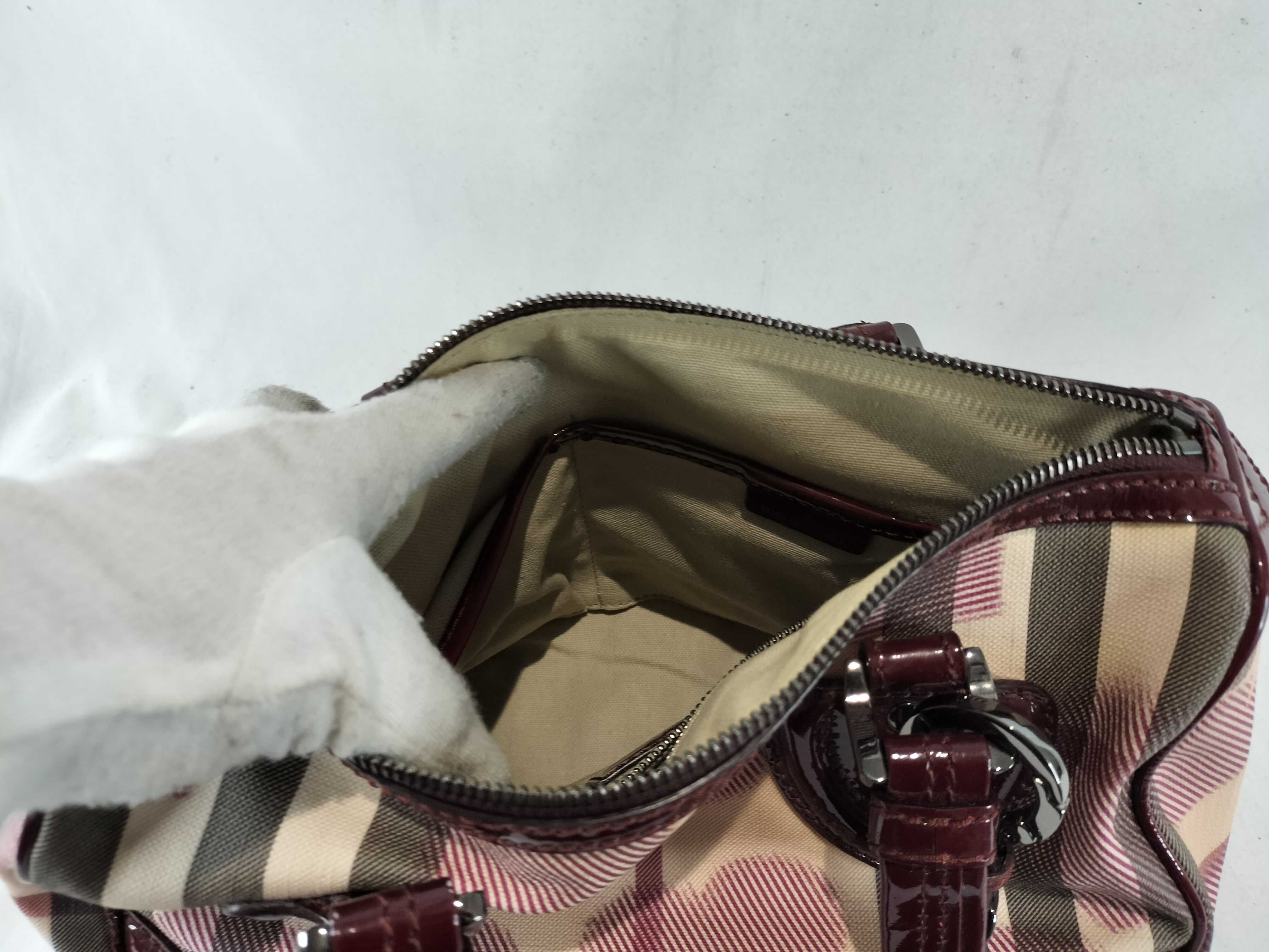 Nova Check x Heart Pattern Boston Bag with Charm / Handbag — view 9