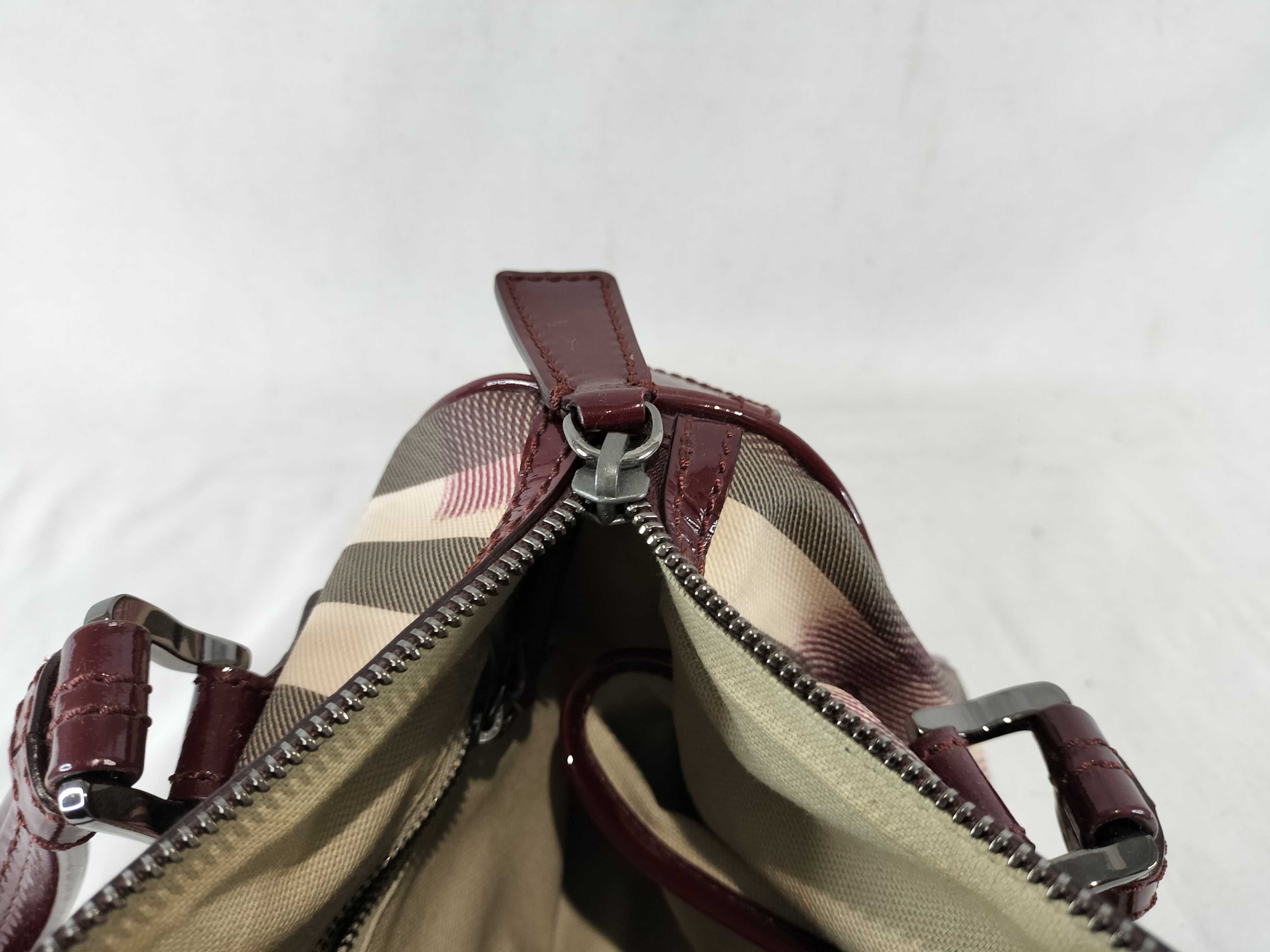 Nova Check x Heart Pattern Boston Bag with Charm / Handbag — view 10