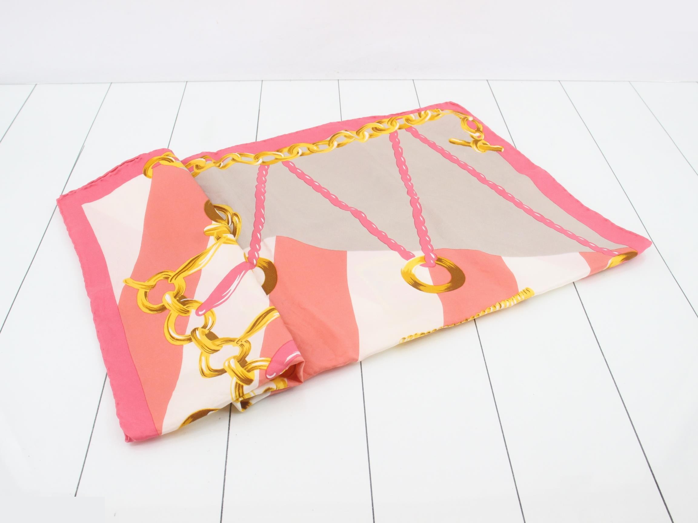Other lines: Small items, accessories, scarves — view 3