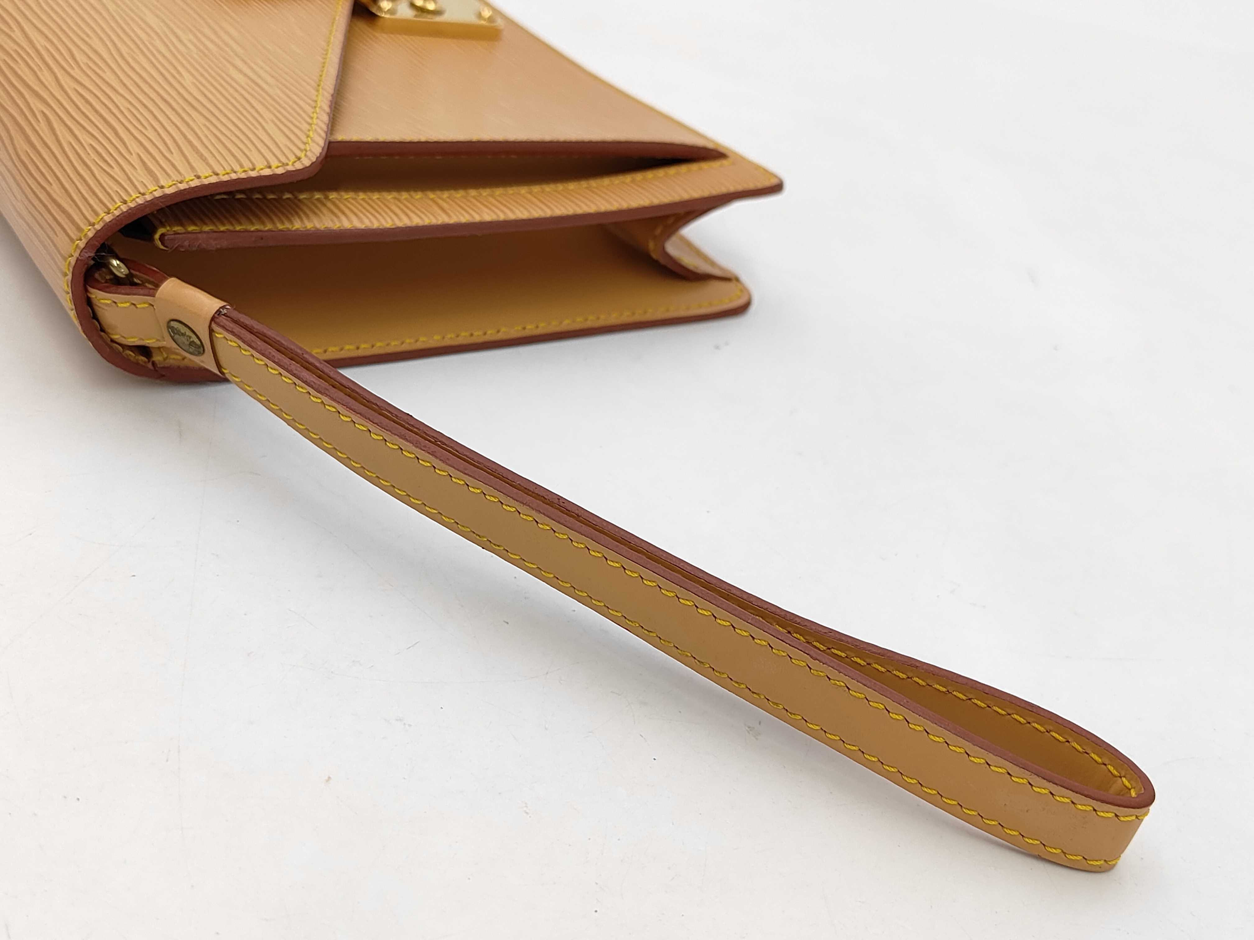 Epi Louis Vuitton Serie Dragonne Second Bag — view 3