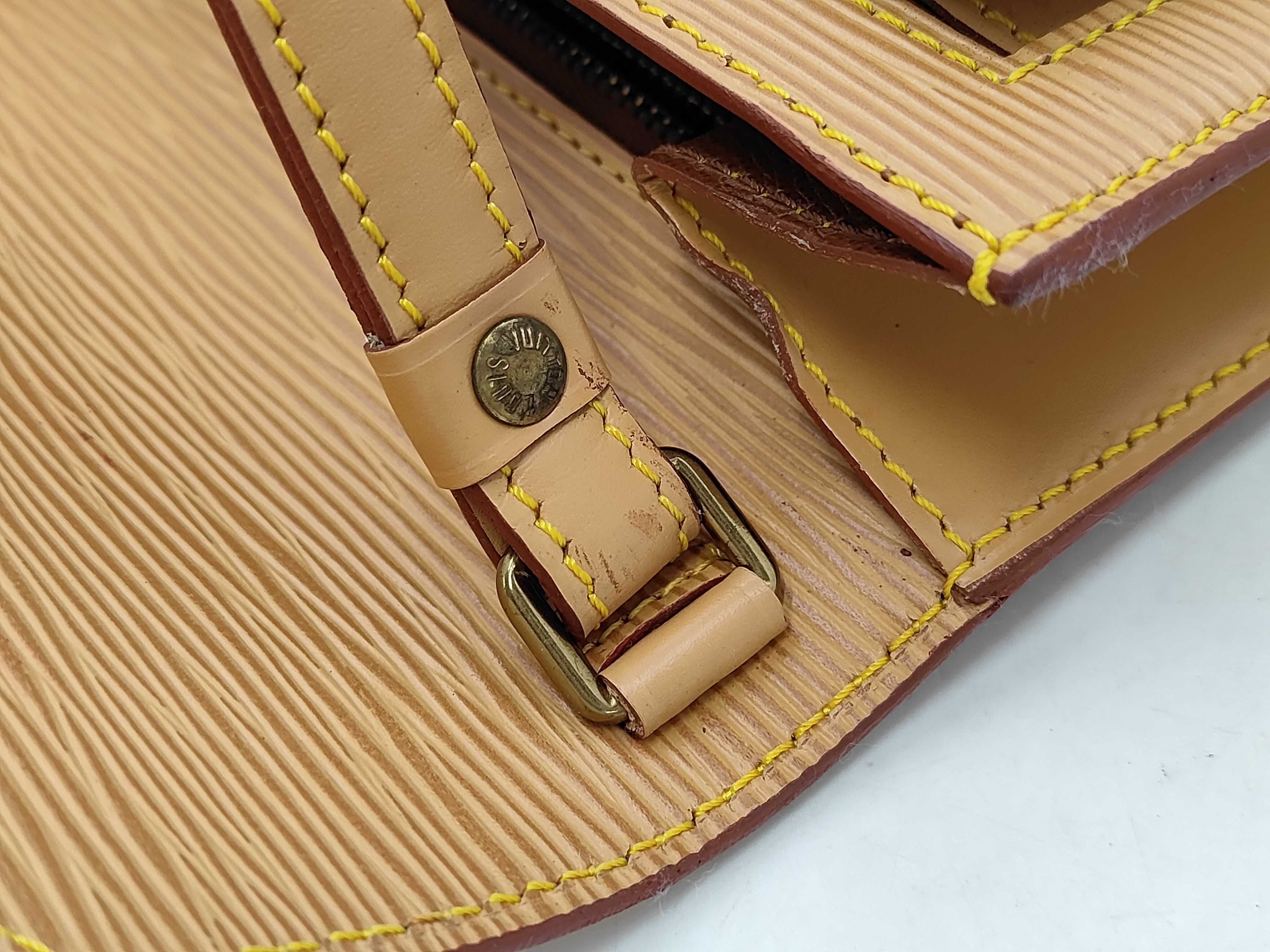 Epi Louis Vuitton Serie Dragonne Second Bag — view 5