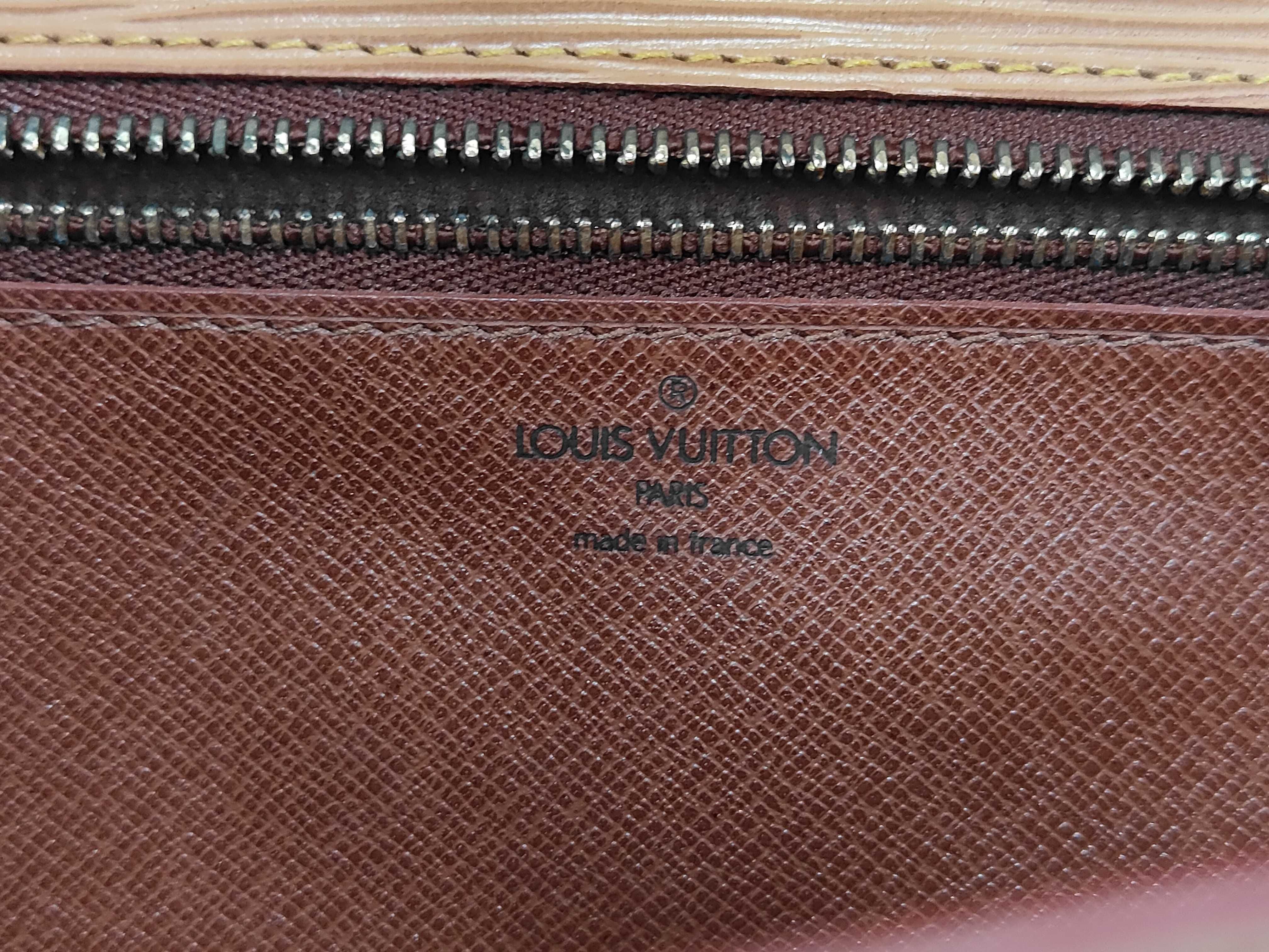 Epi Louis Vuitton Serie Dragonne Second Bag — view 10