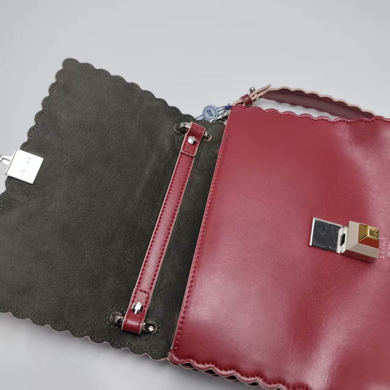 【*Shipped from: China*】FENDI Kanai Leather Shoulder Bag — view 10