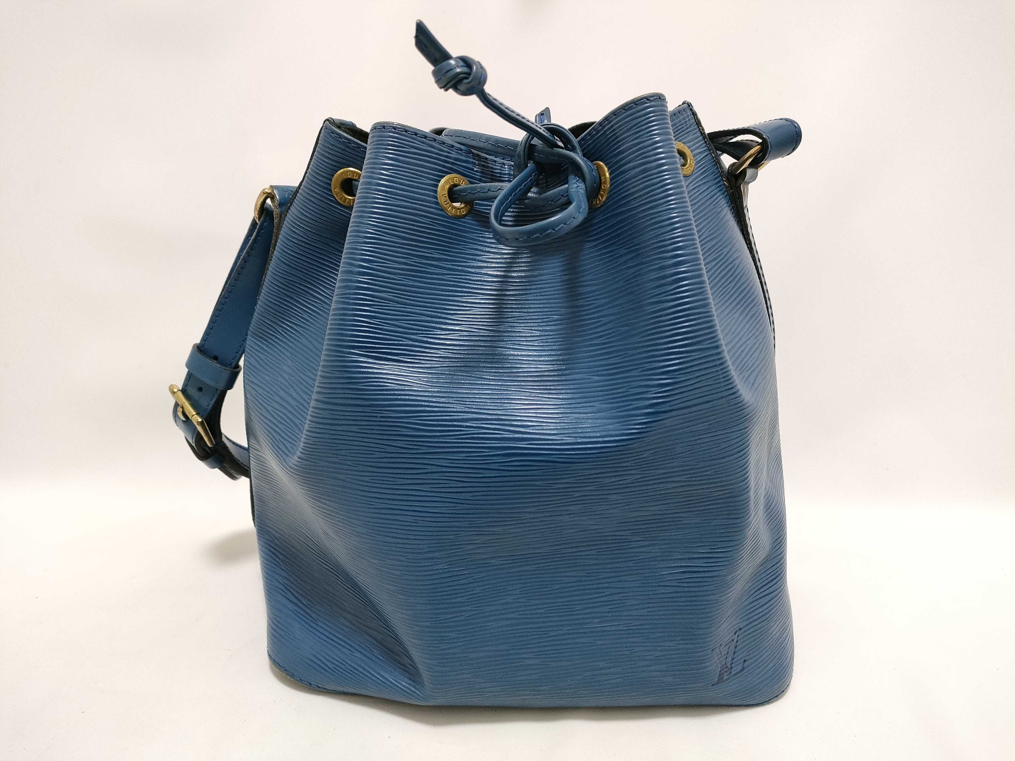 Epi Leather Petit Noé Shoulder Bag, Blue, M44105 AR0914