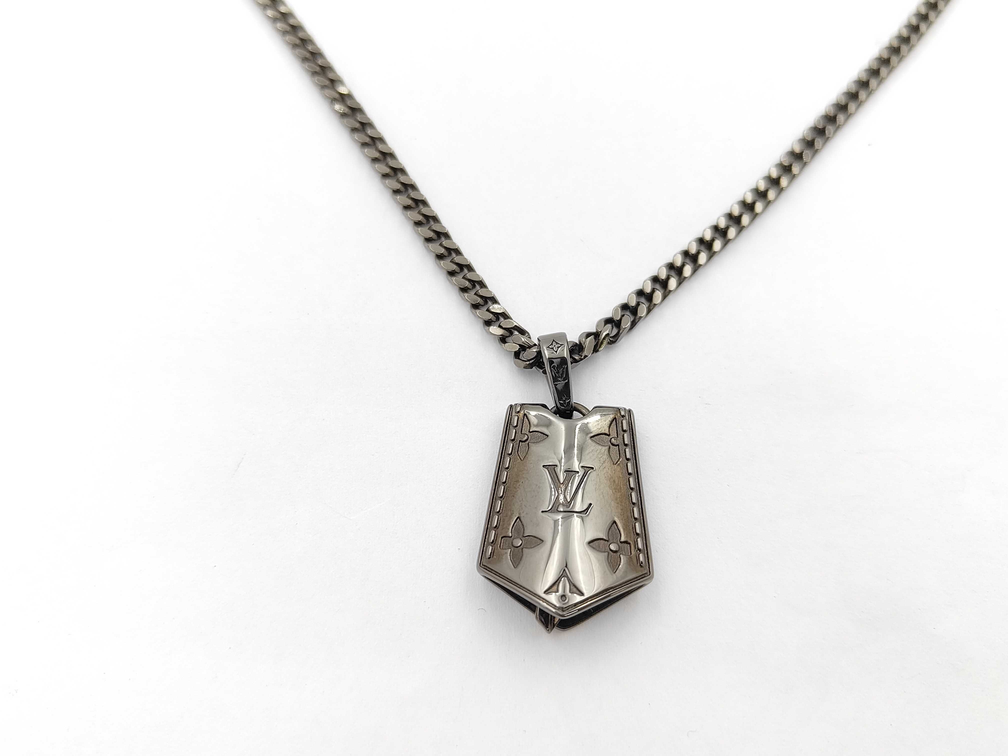 M03337 Pendant LV Tag Black with Box and Dust Bag Necklace — view 2