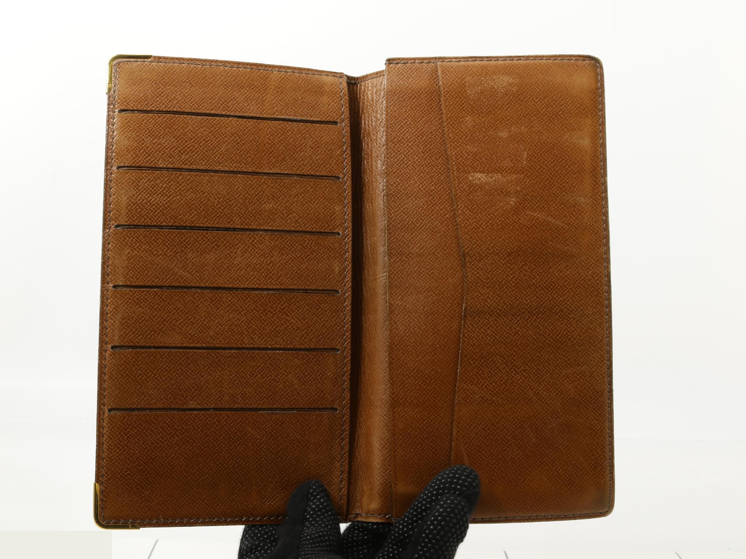 wallet — view 4