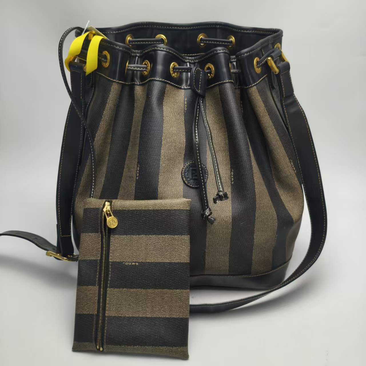 【*Shipped from: China*】FENDI Bucket PU Shoulder Bag — view 2