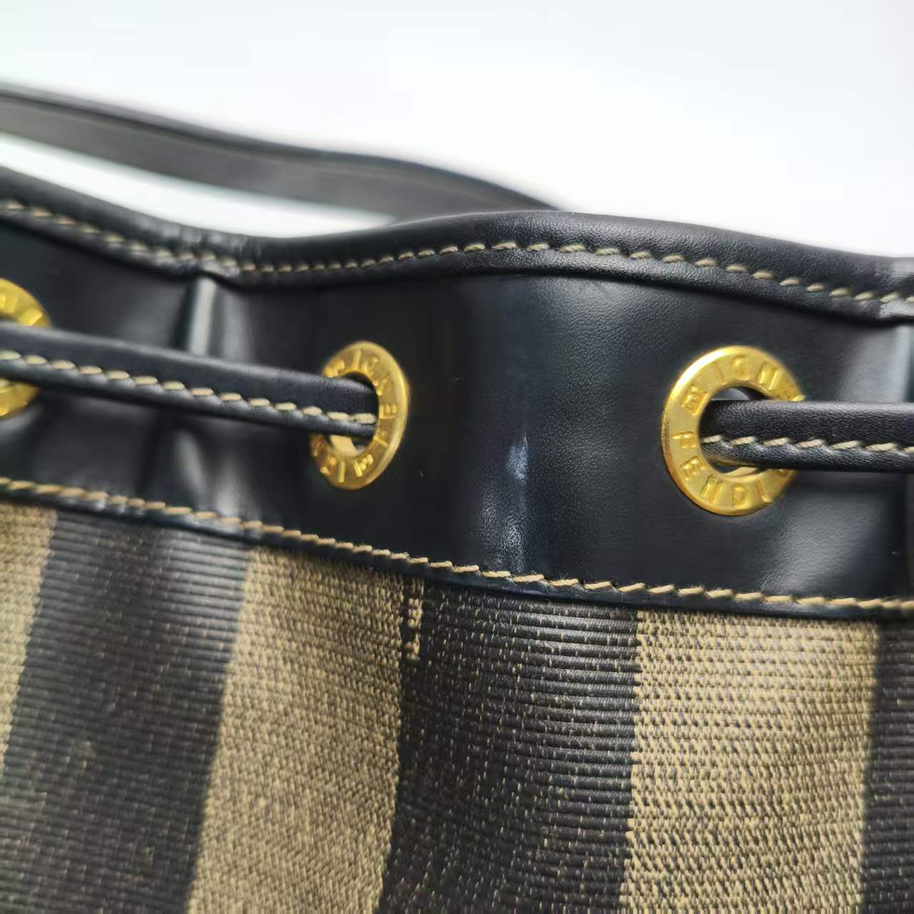 【*Shipped from: China*】FENDI Bucket PU Shoulder Bag — view 11