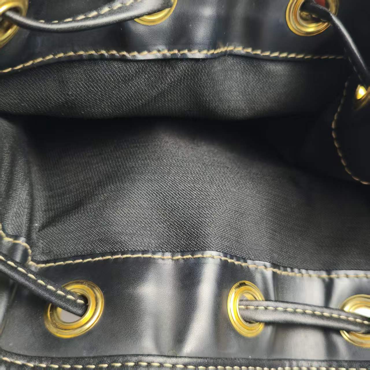 【*Shipped from: China*】FENDI Bucket PU Shoulder Bag — view 12