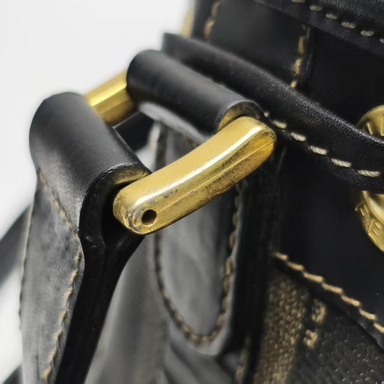 【*Shipped from: China*】FENDI Bucket PU Shoulder Bag — view 13