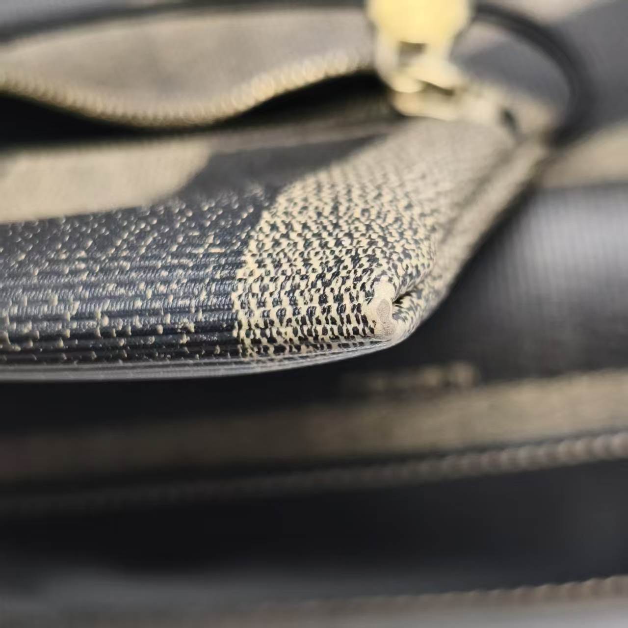 【*Shipped from: China*】FENDI Bucket PU Shoulder Bag — view 15