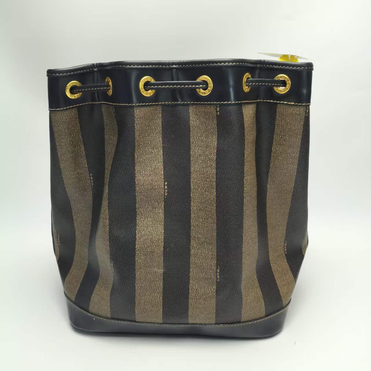 【*Shipped from: China*】FENDI Bucket PU Shoulder Bag — view 3