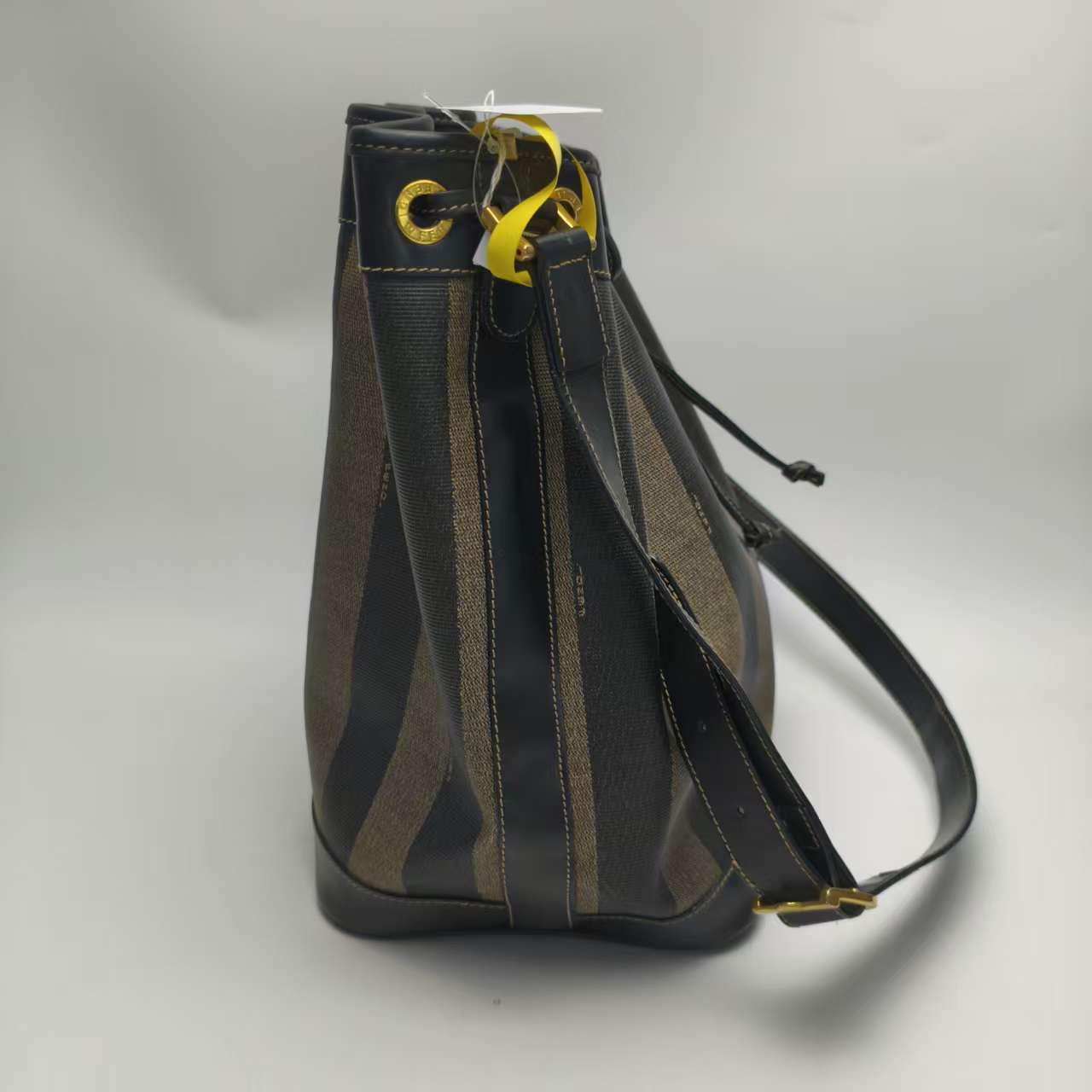 【*Shipped from: China*】FENDI Bucket PU Shoulder Bag — view 4