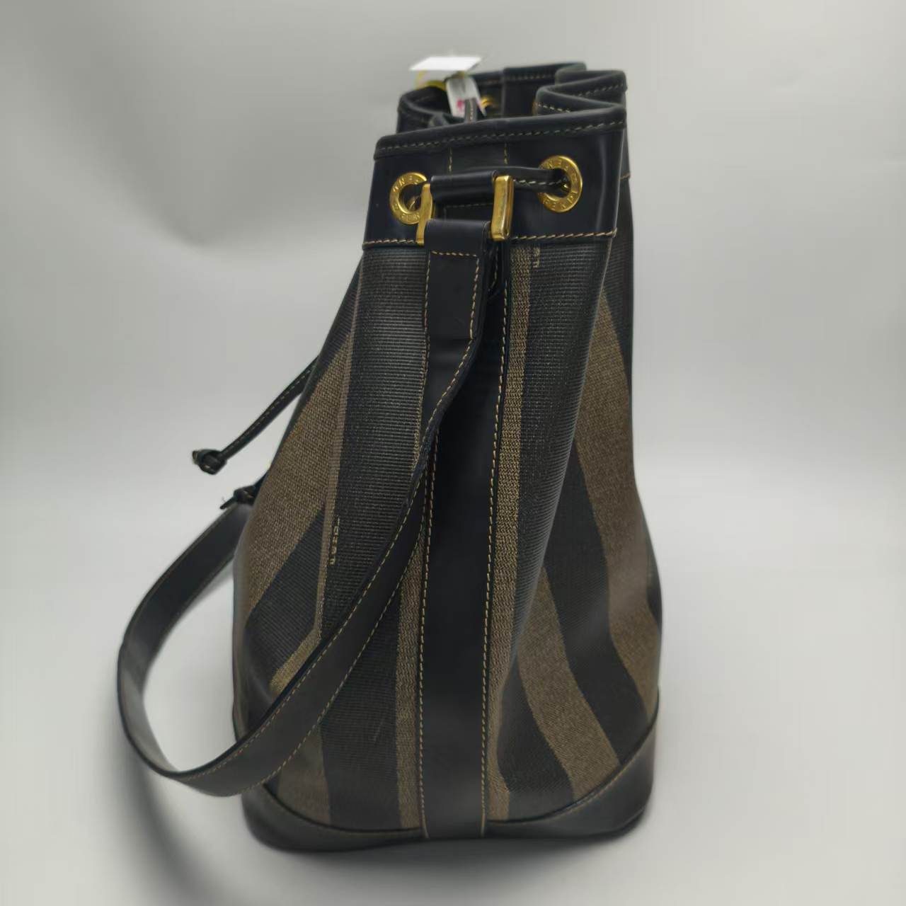 【*Shipped from: China*】FENDI Bucket PU Shoulder Bag — view 5