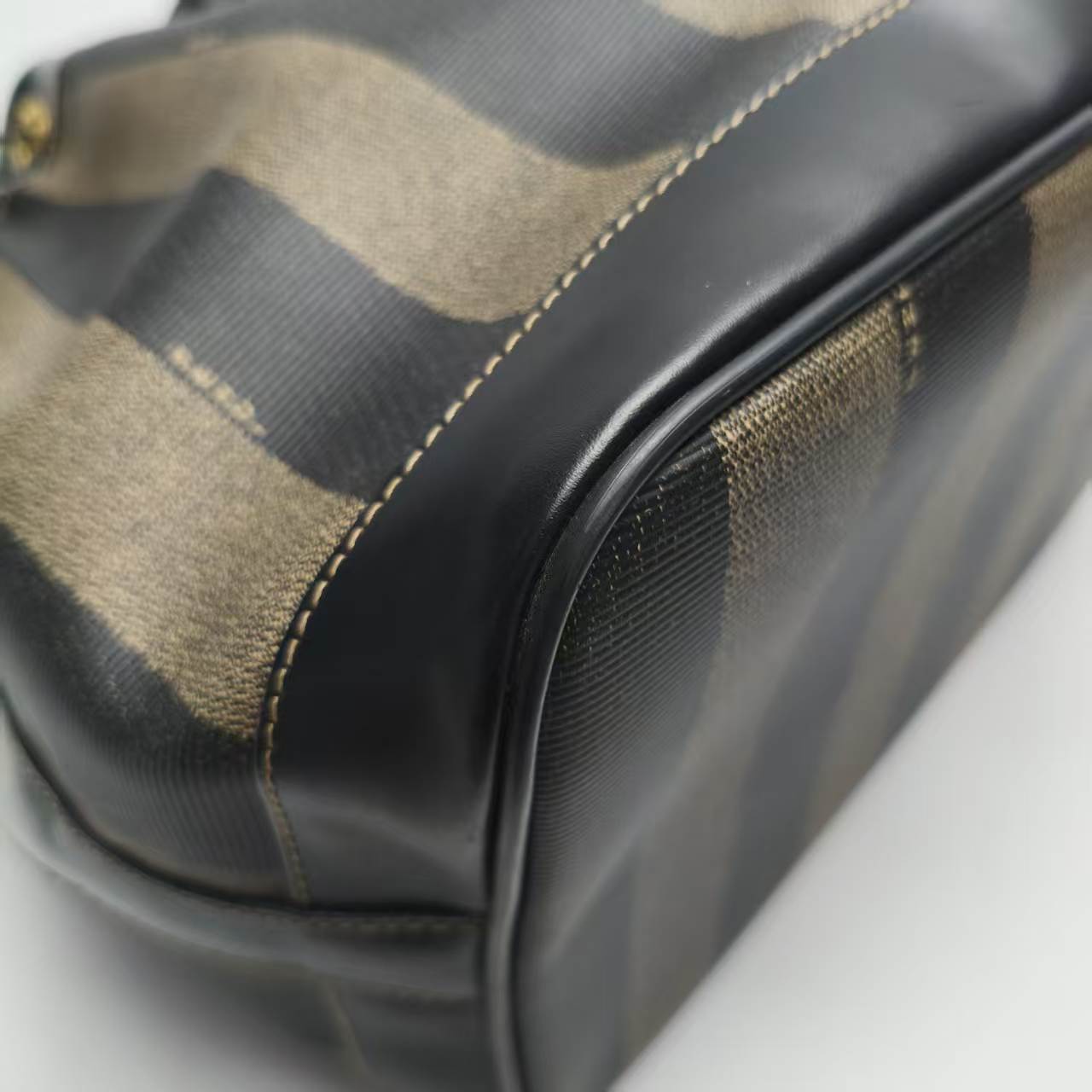 【*Shipped from: China*】FENDI Bucket PU Shoulder Bag — view 7
