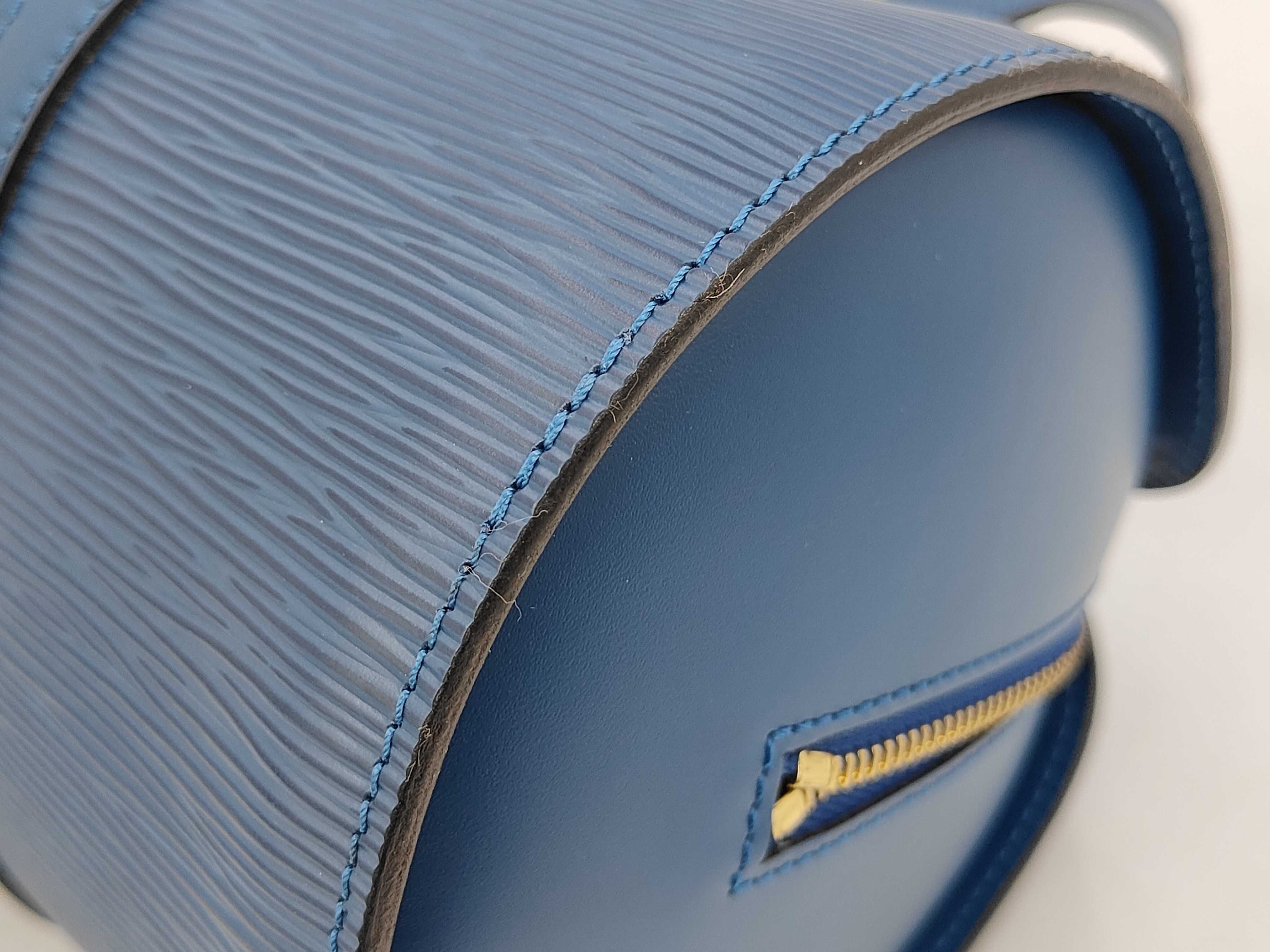 Epi Louis Vuitton Soufflot Handbag Epi M52225 Handbag — view 3