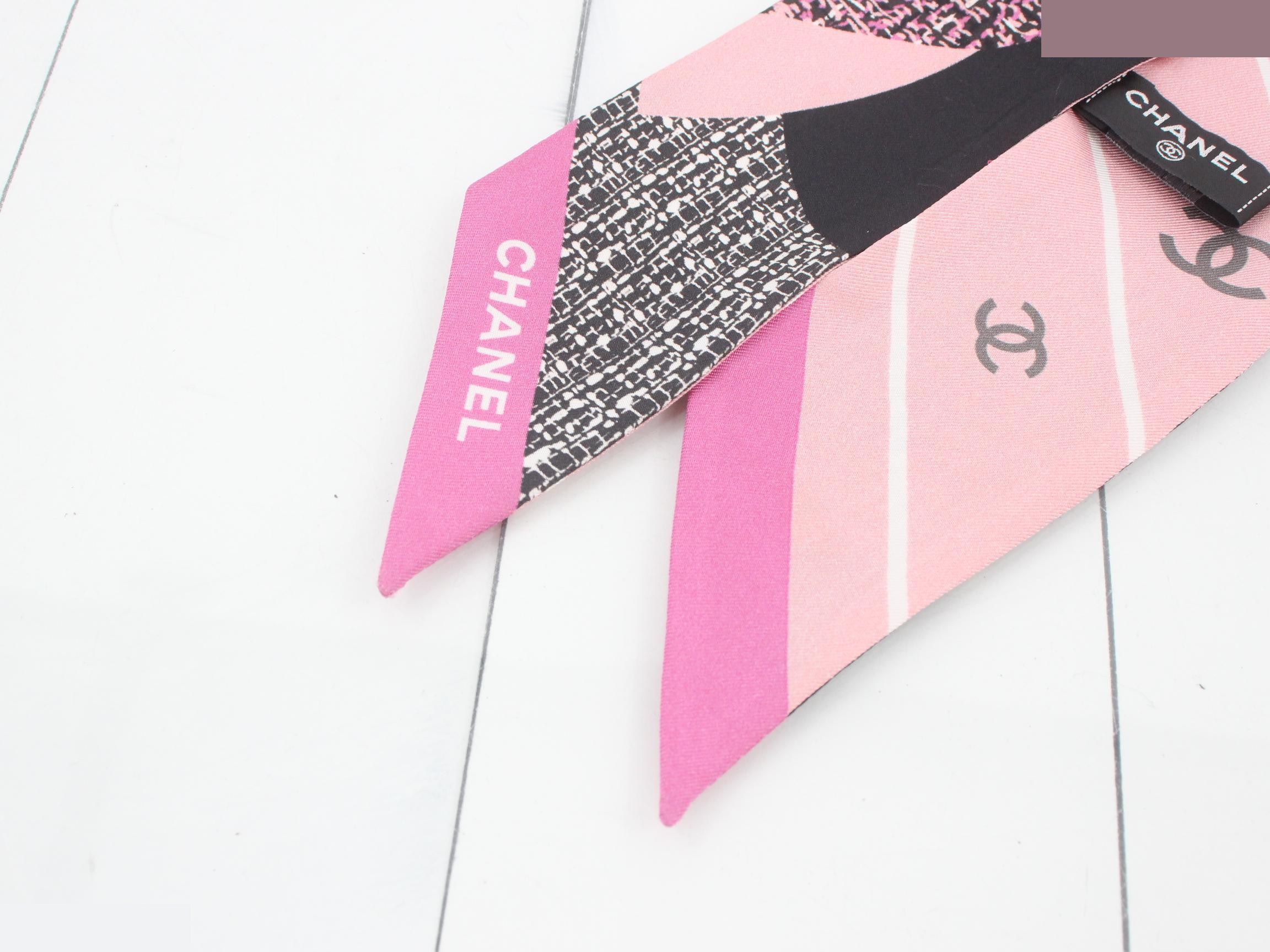 Scarf with tag — view 3