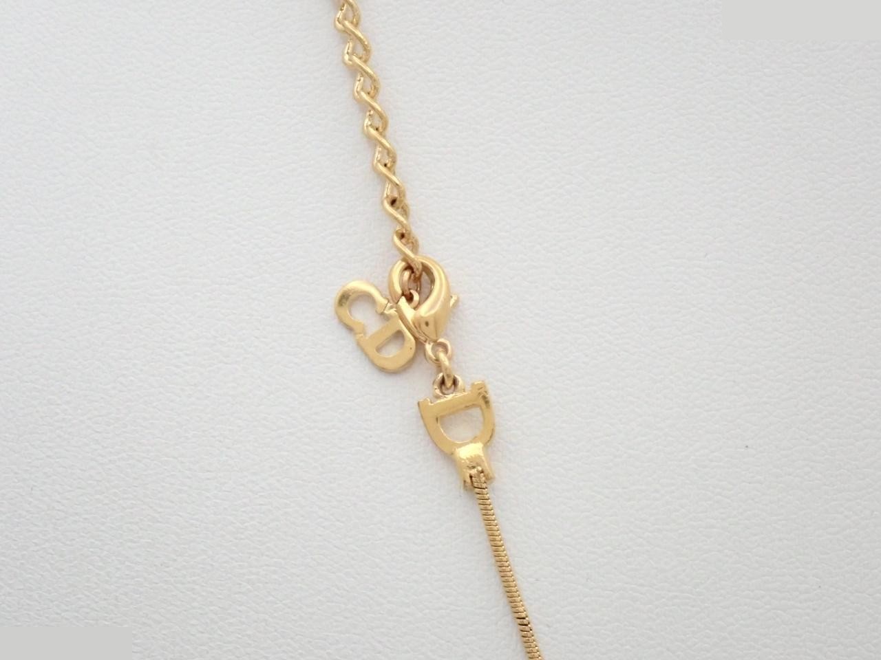 Other lines: Precious metal necklaces and pendants, total length approximately 56 cm. — view 2