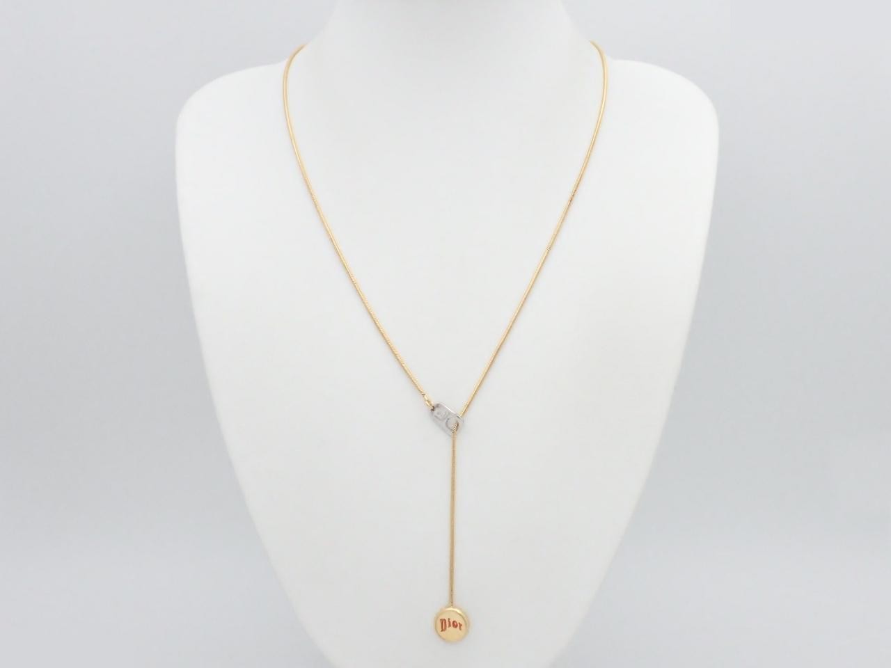 Other lines: Precious metal necklaces and pendants, total length approximately 56 cm. — view 3