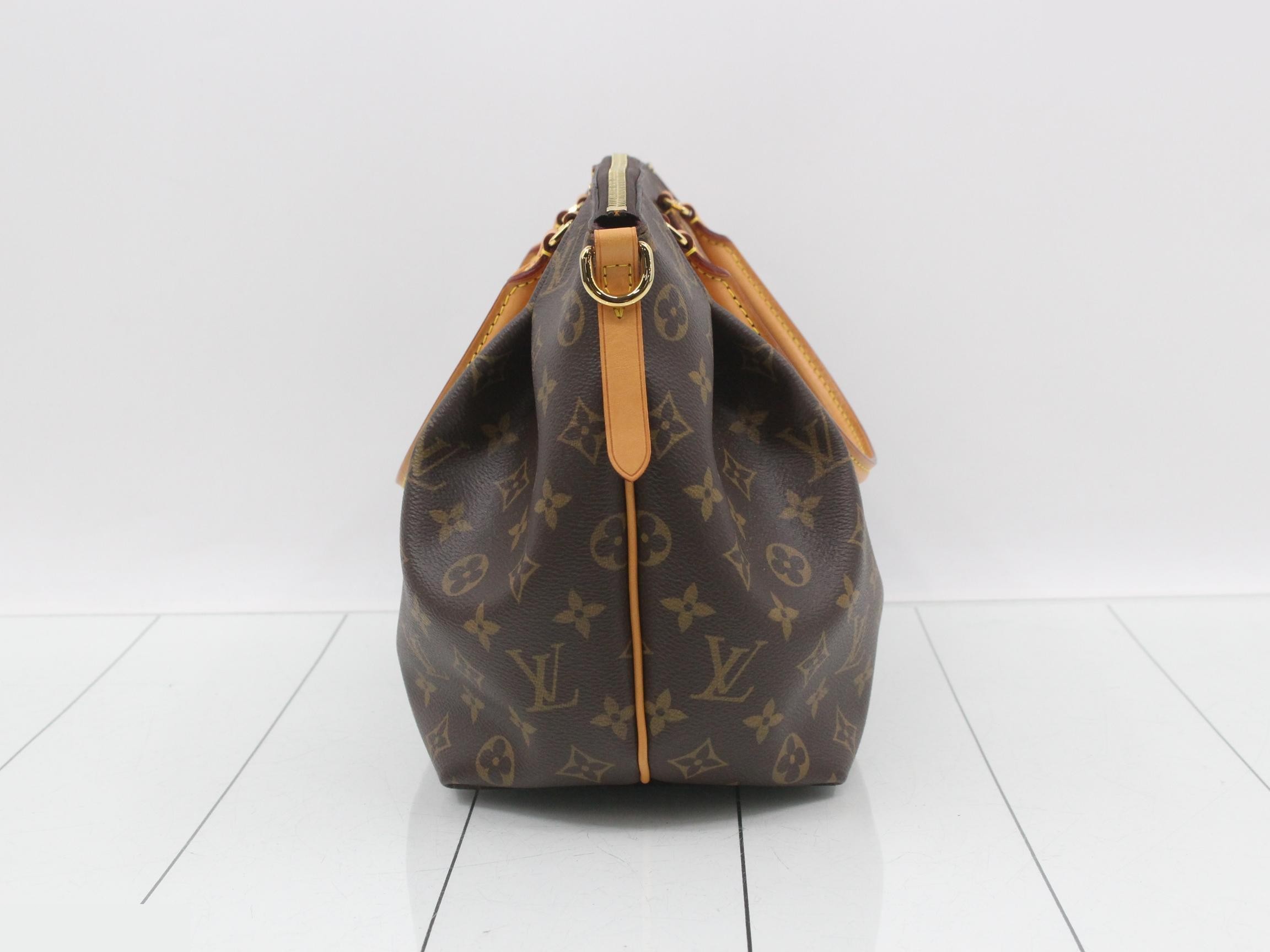Turenne MM, unused, stored item, includes shoulder strap, dust bag, and shopping bag. — view 3