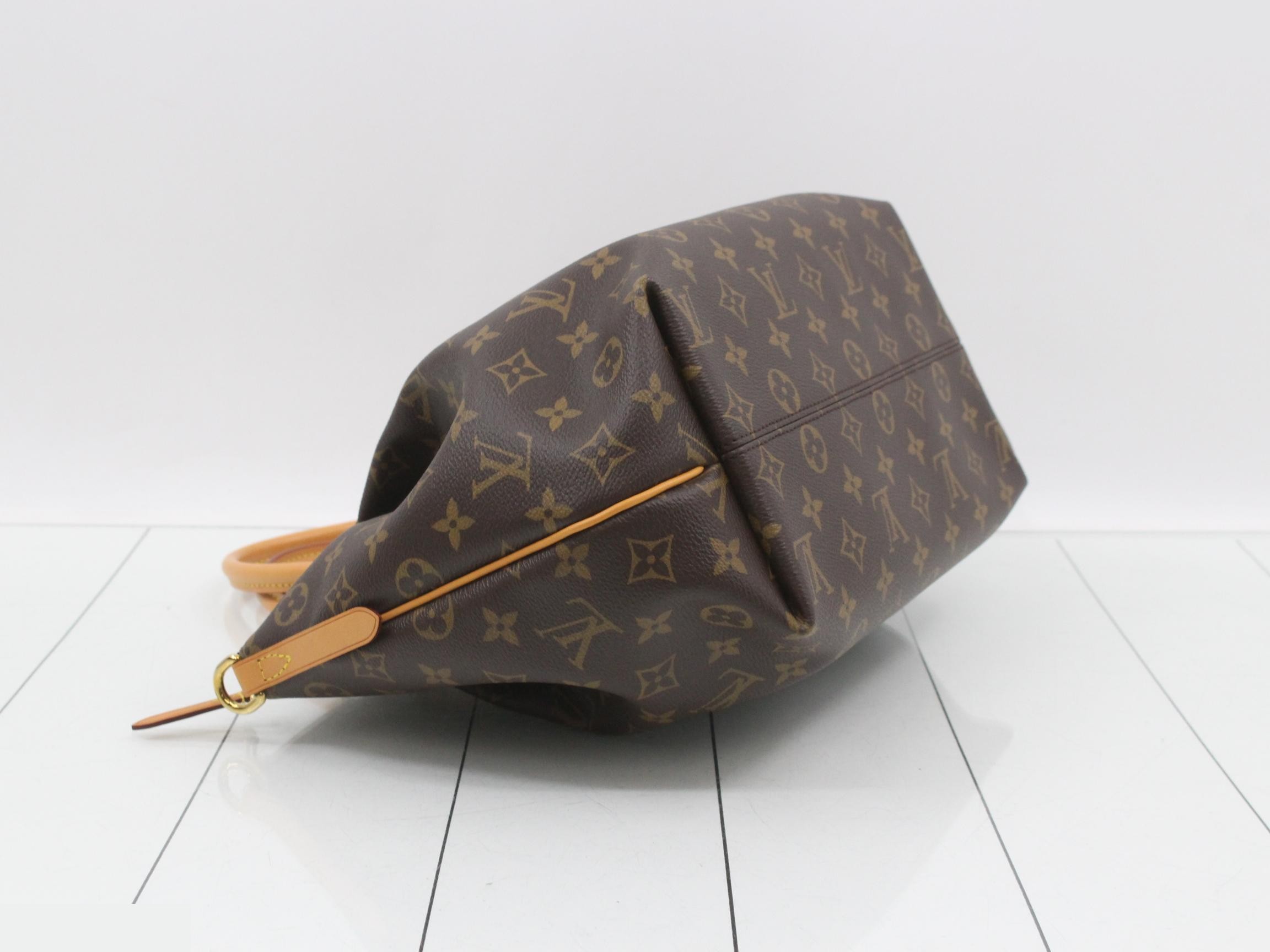 Turenne MM, unused, stored item, includes shoulder strap, dust bag, and shopping bag. — view 5