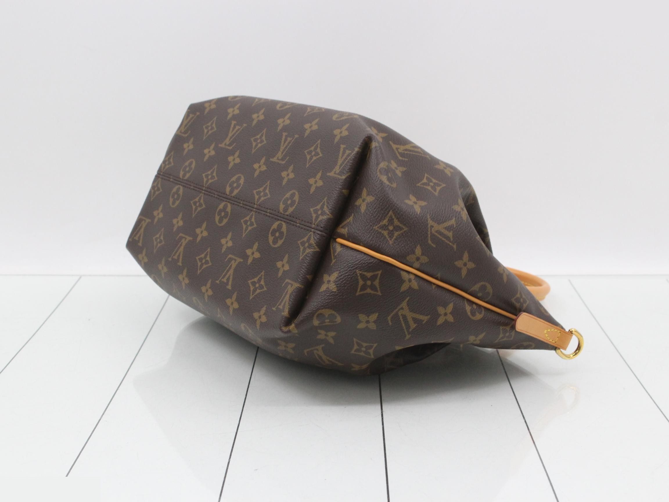 Turenne MM, unused, stored item, includes shoulder strap, dust bag, and shopping bag. — view 6