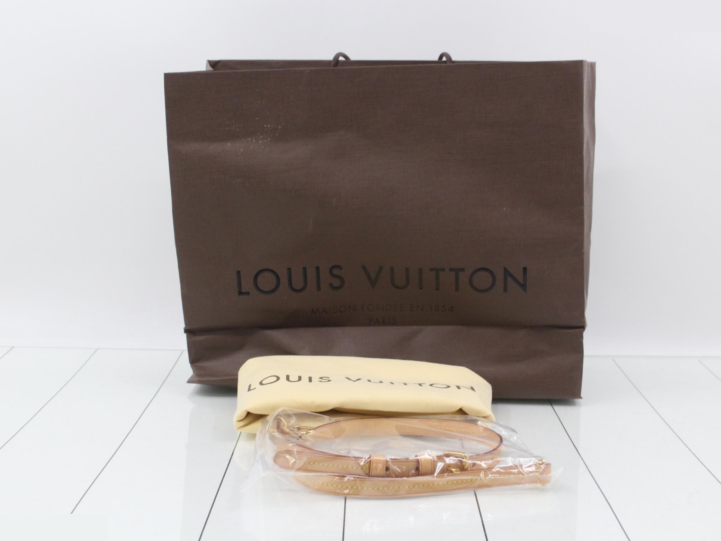 Turenne MM, unused, stored item, includes shoulder strap, dust bag, and shopping bag. — view 7