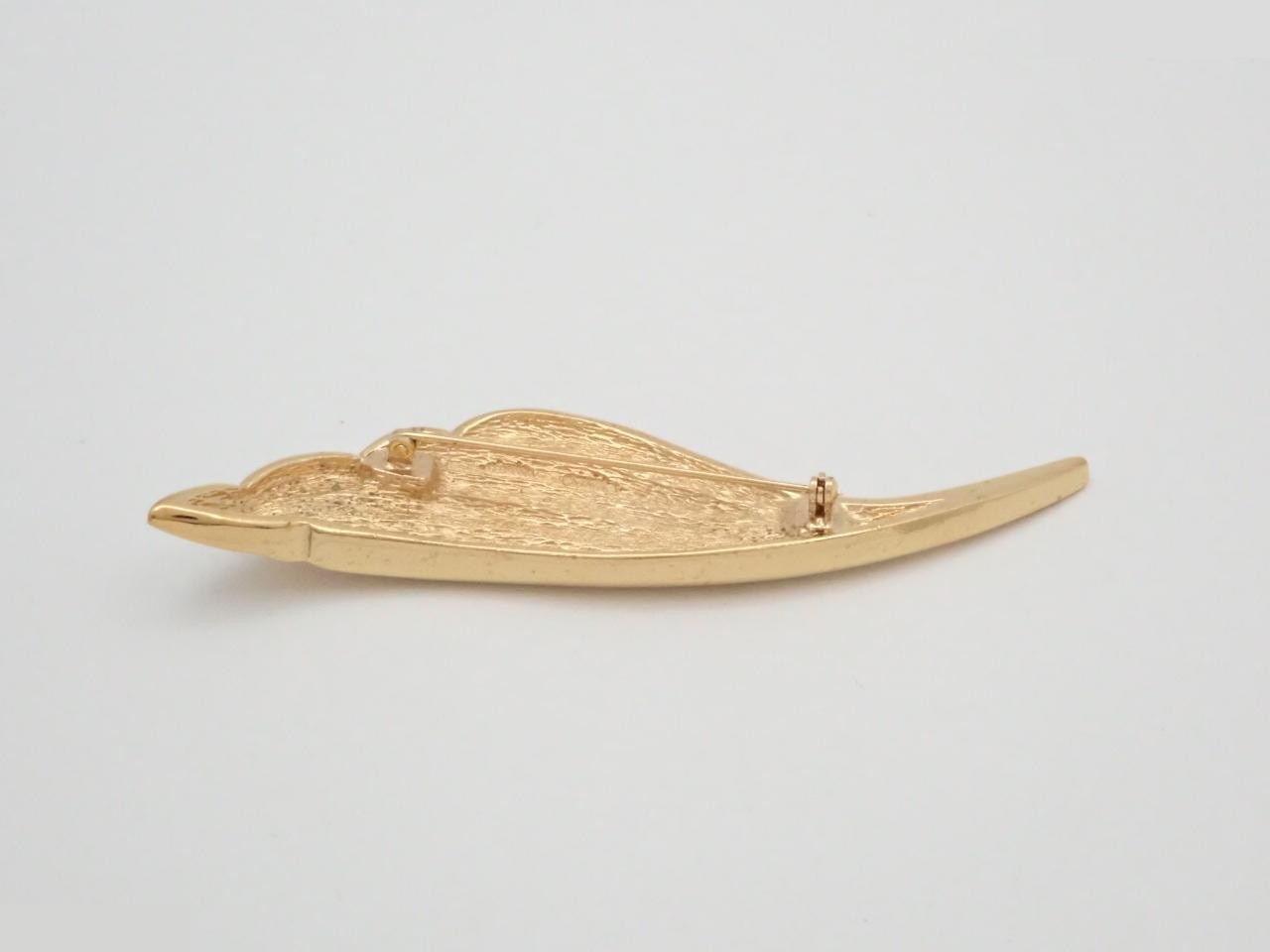 brooch — view 2