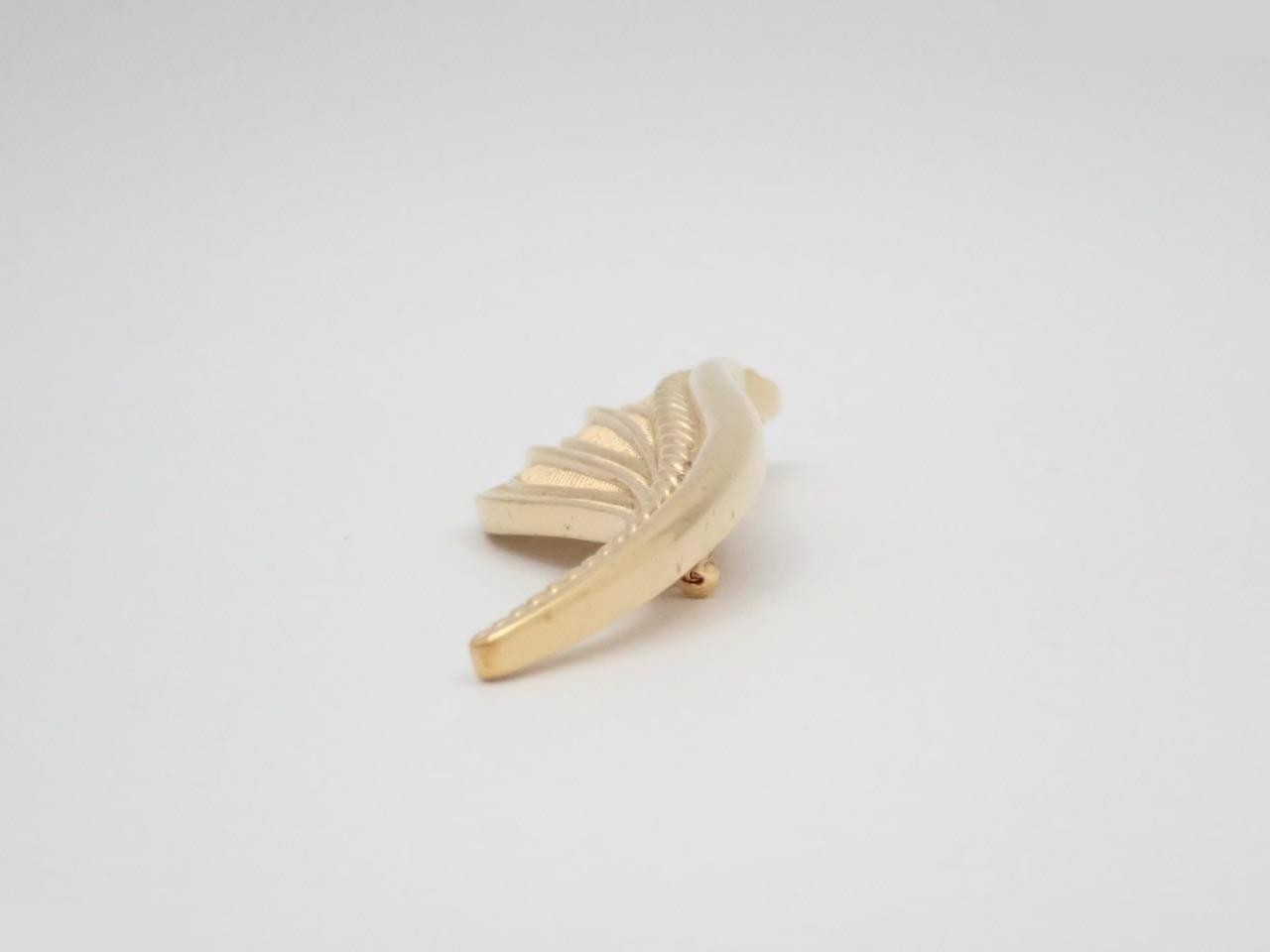 brooch — view 3