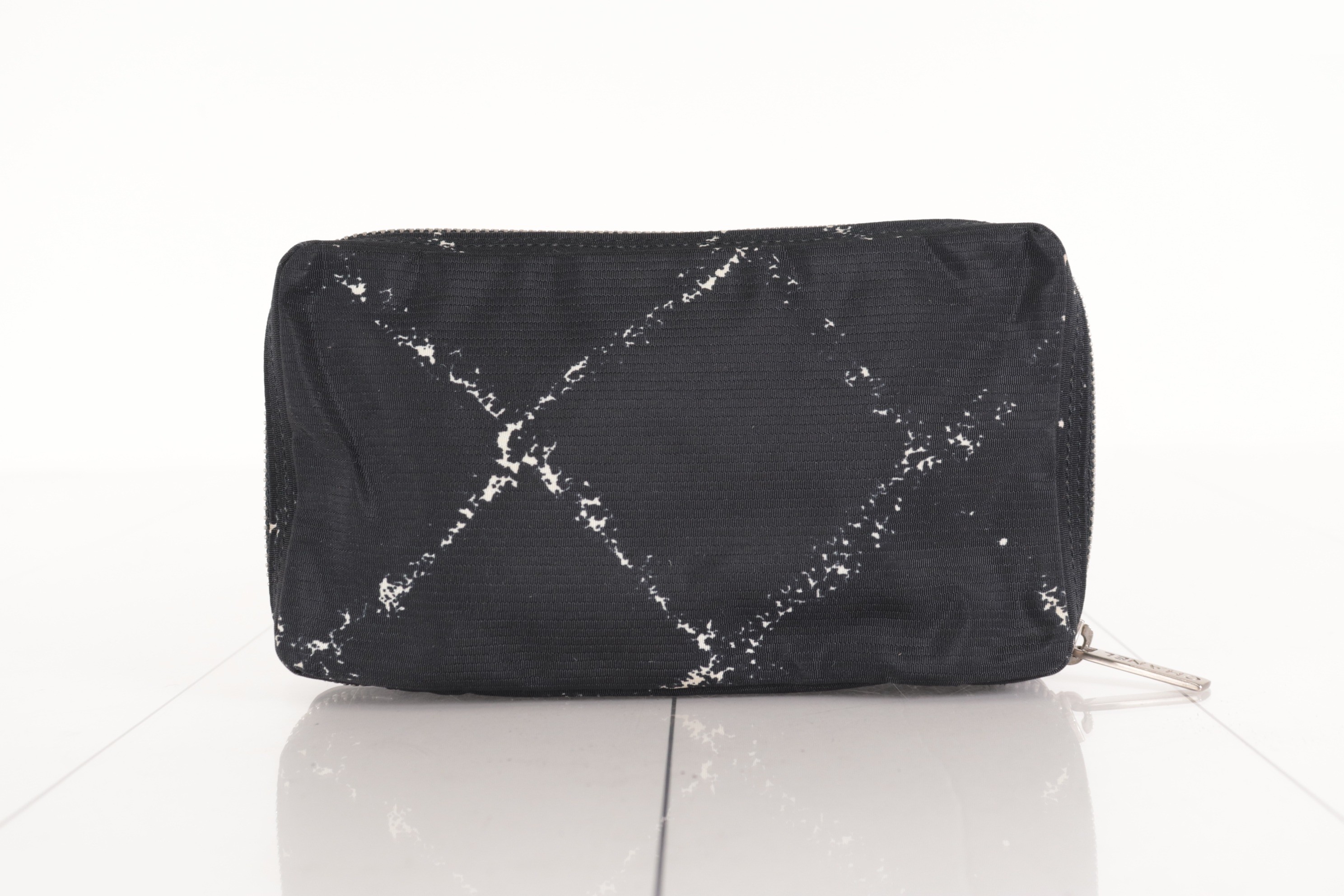 Travel line (bags) and pouches — view 2