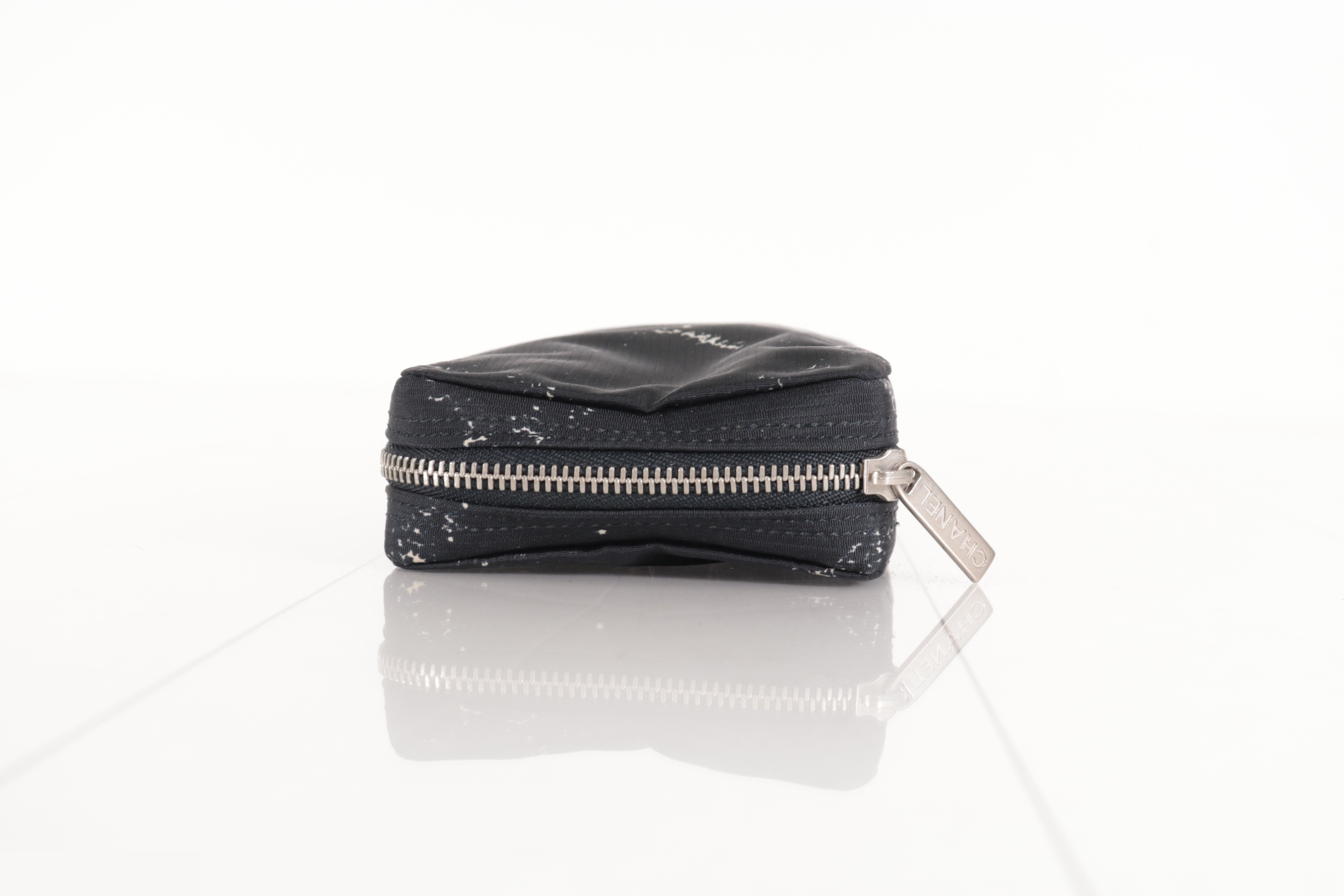 Travel line (bags) and pouches — view 3
