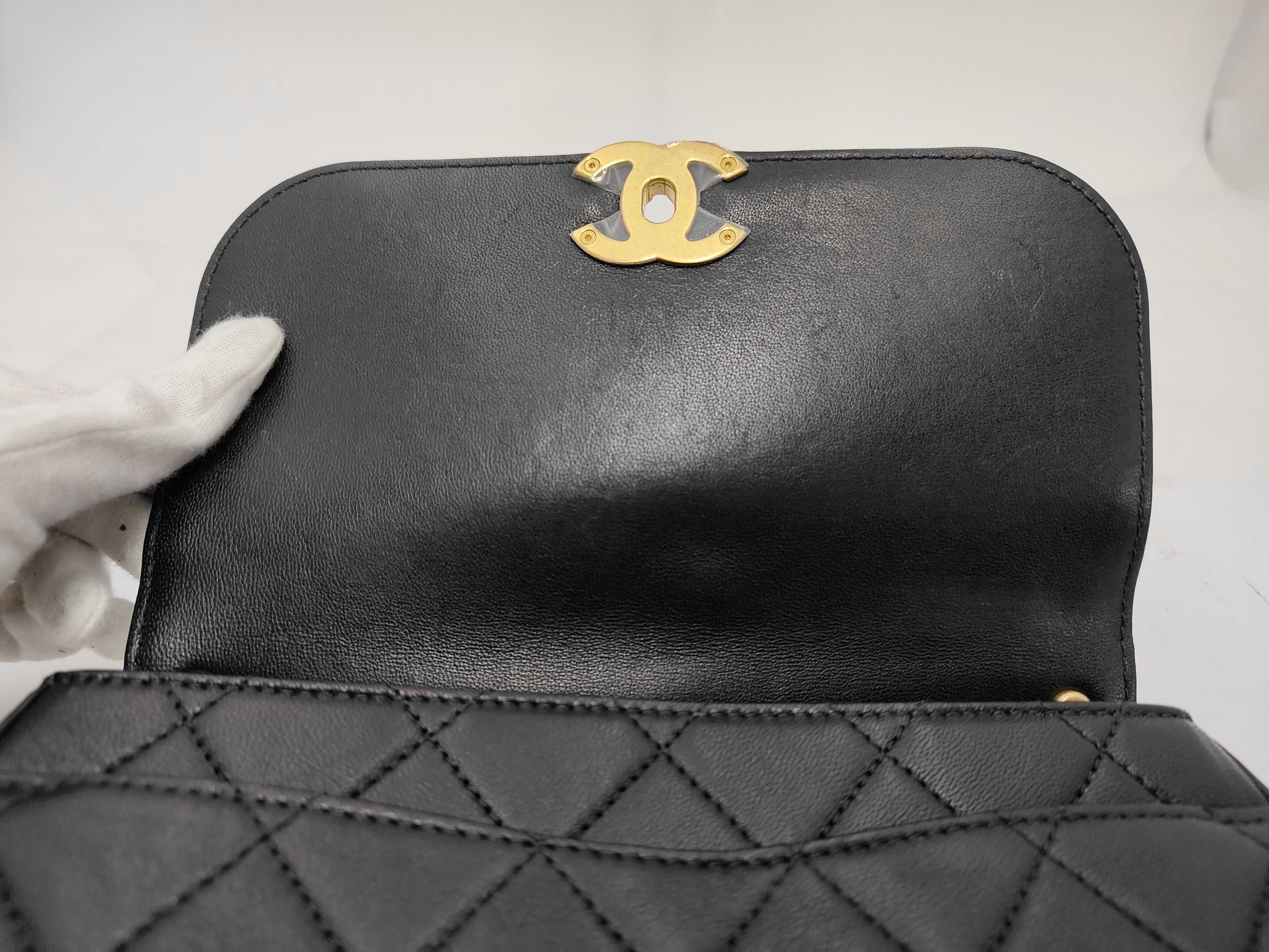 CHANEL19 Matelassé Flap Bag Black Lambskin Chain Shoulder Gold Hardware Bag — view 8