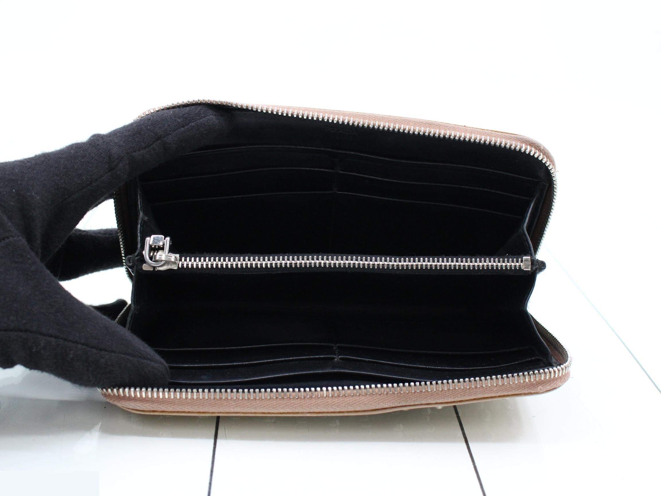 Other lines: Bags and Wallets — view 4