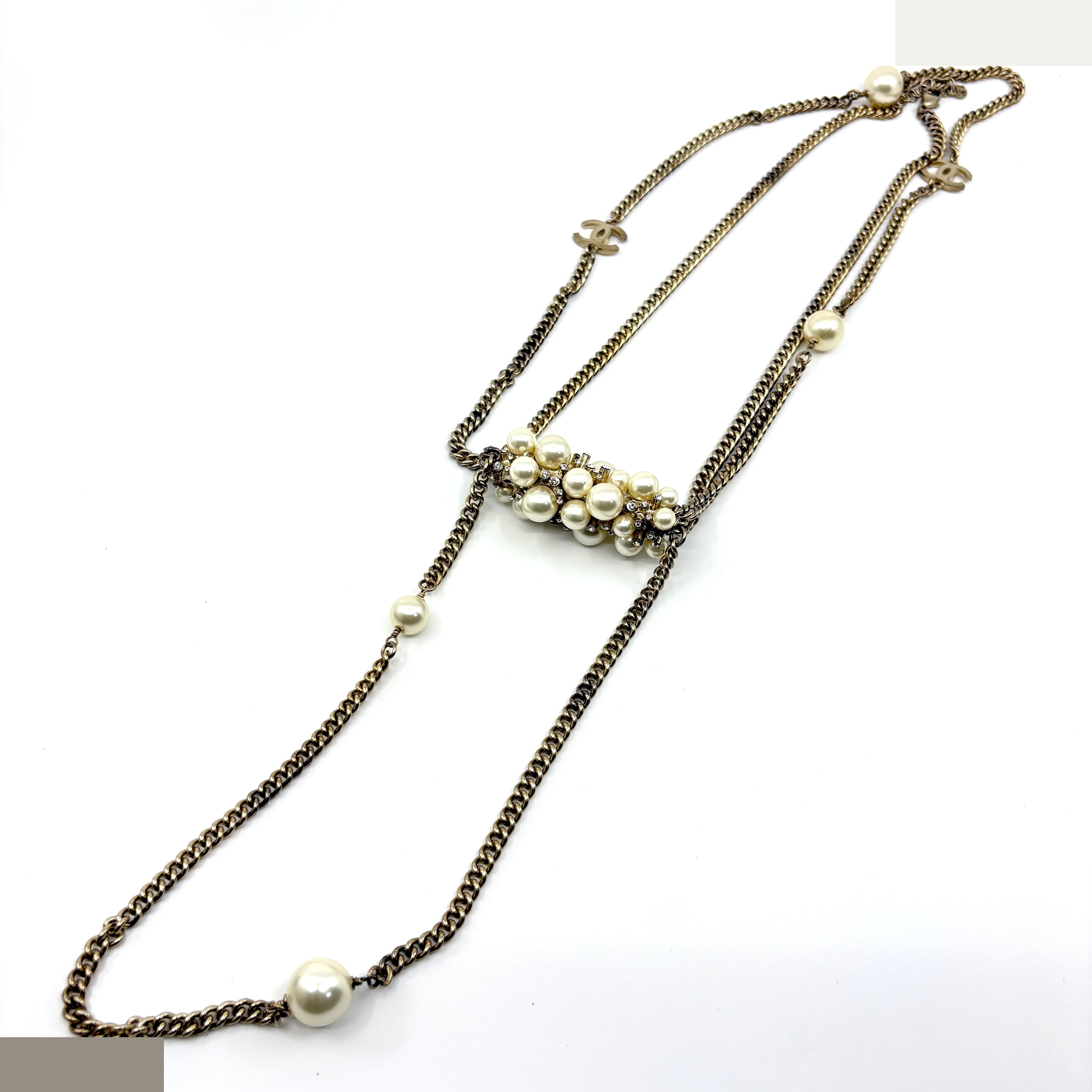Pearl triple chain Icon series (precious metal) necklace/pendant — view 2
