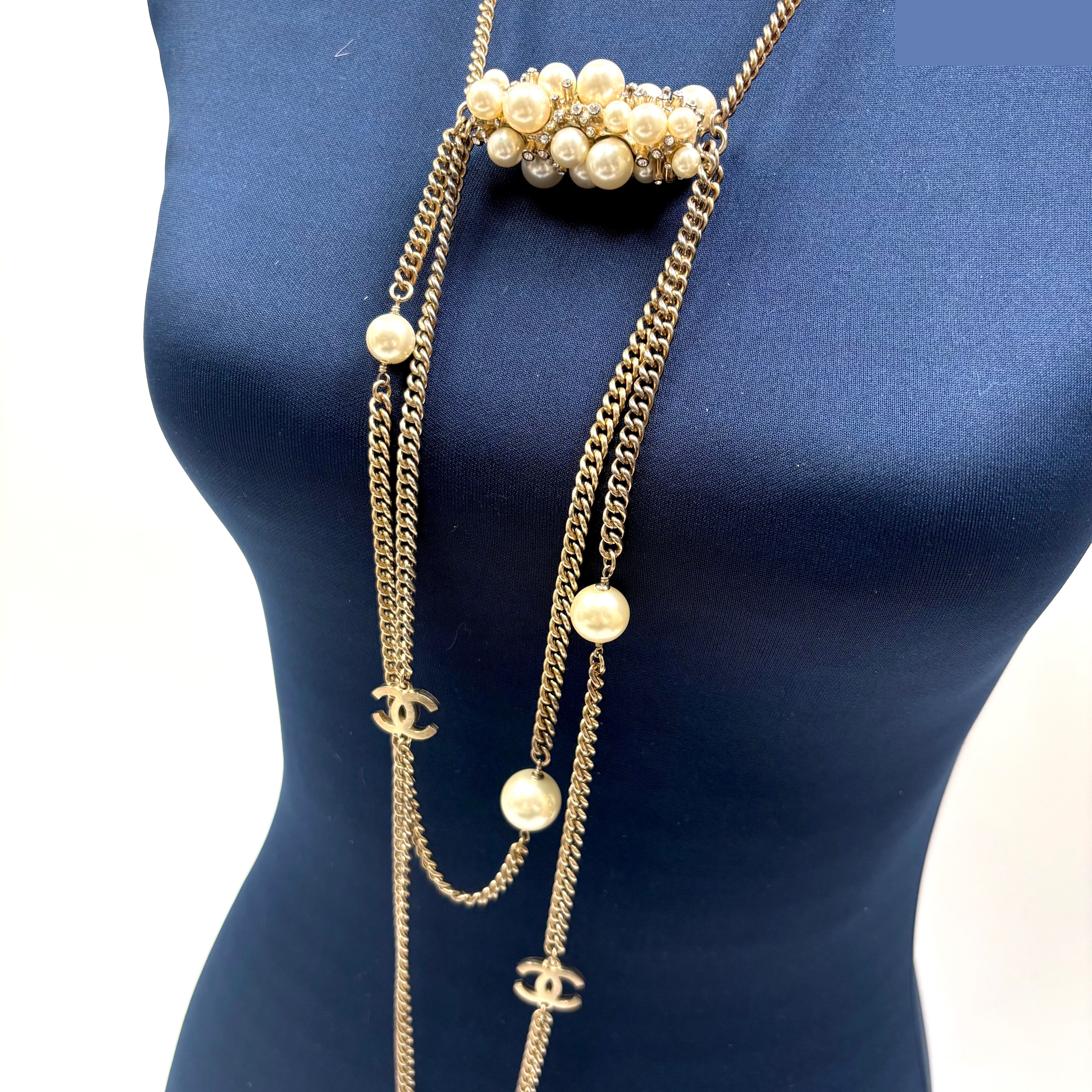 Pearl triple chain Icon series (precious metal) necklace/pendant — view 5
