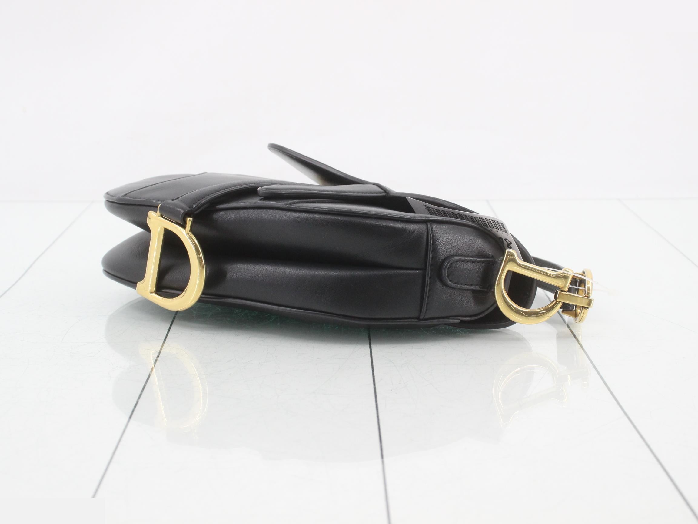 Smooth calfskin saddlebag, medium size, leather, black — view 6