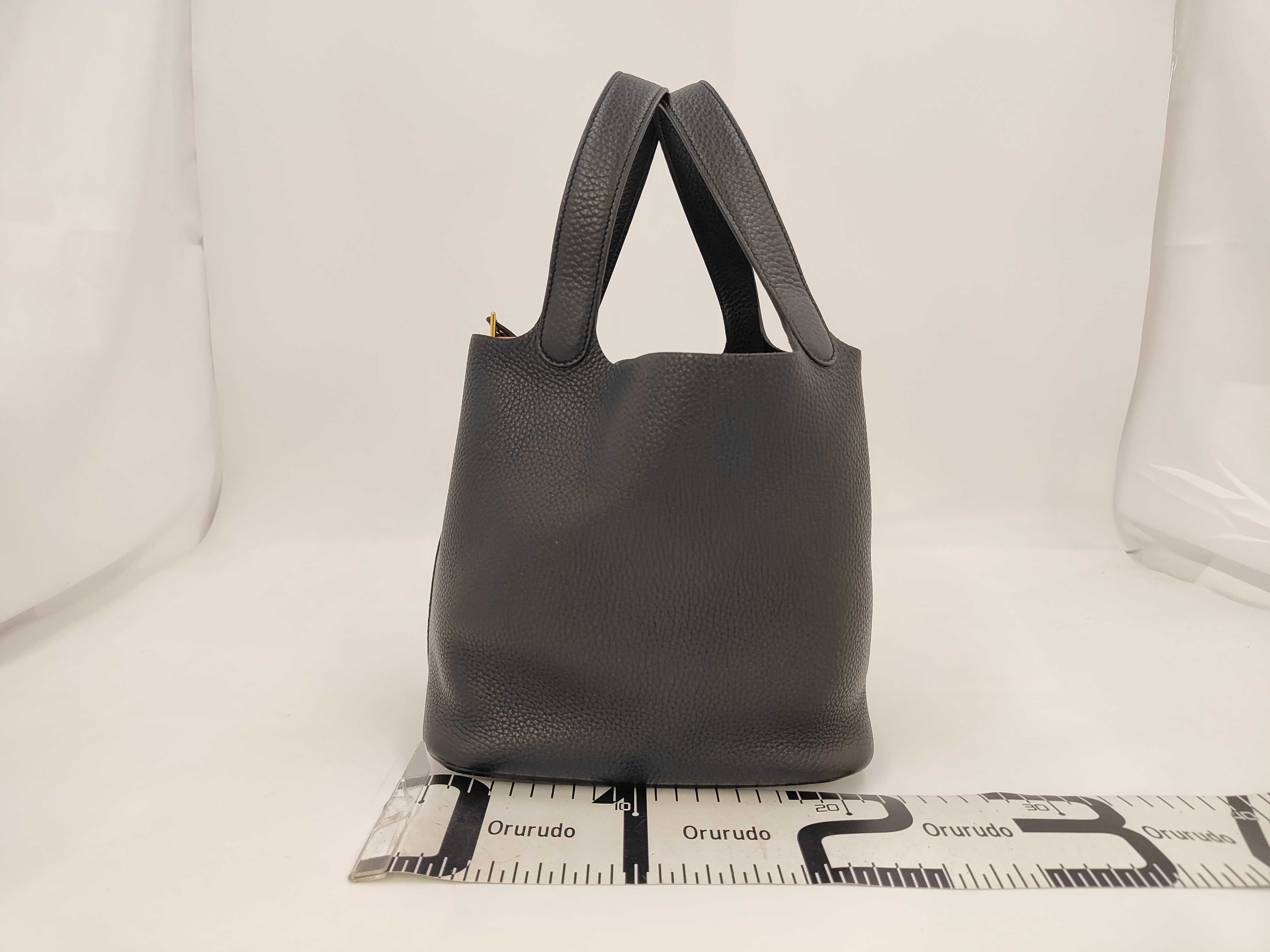 Picotin Lock MM handbag in Taurillon Clemence leather, black, Y stamp. — view 2