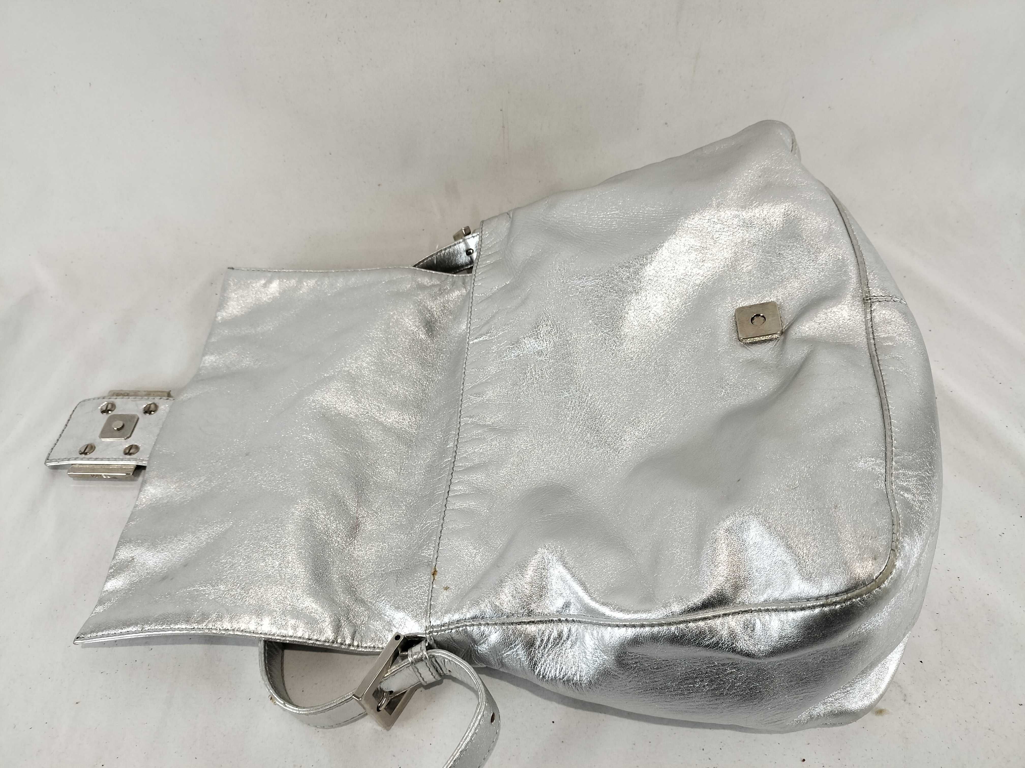 Mamma Bucket/One-Shoulder Bag/Light Stone/Metallic/Silver Handbag — view 9