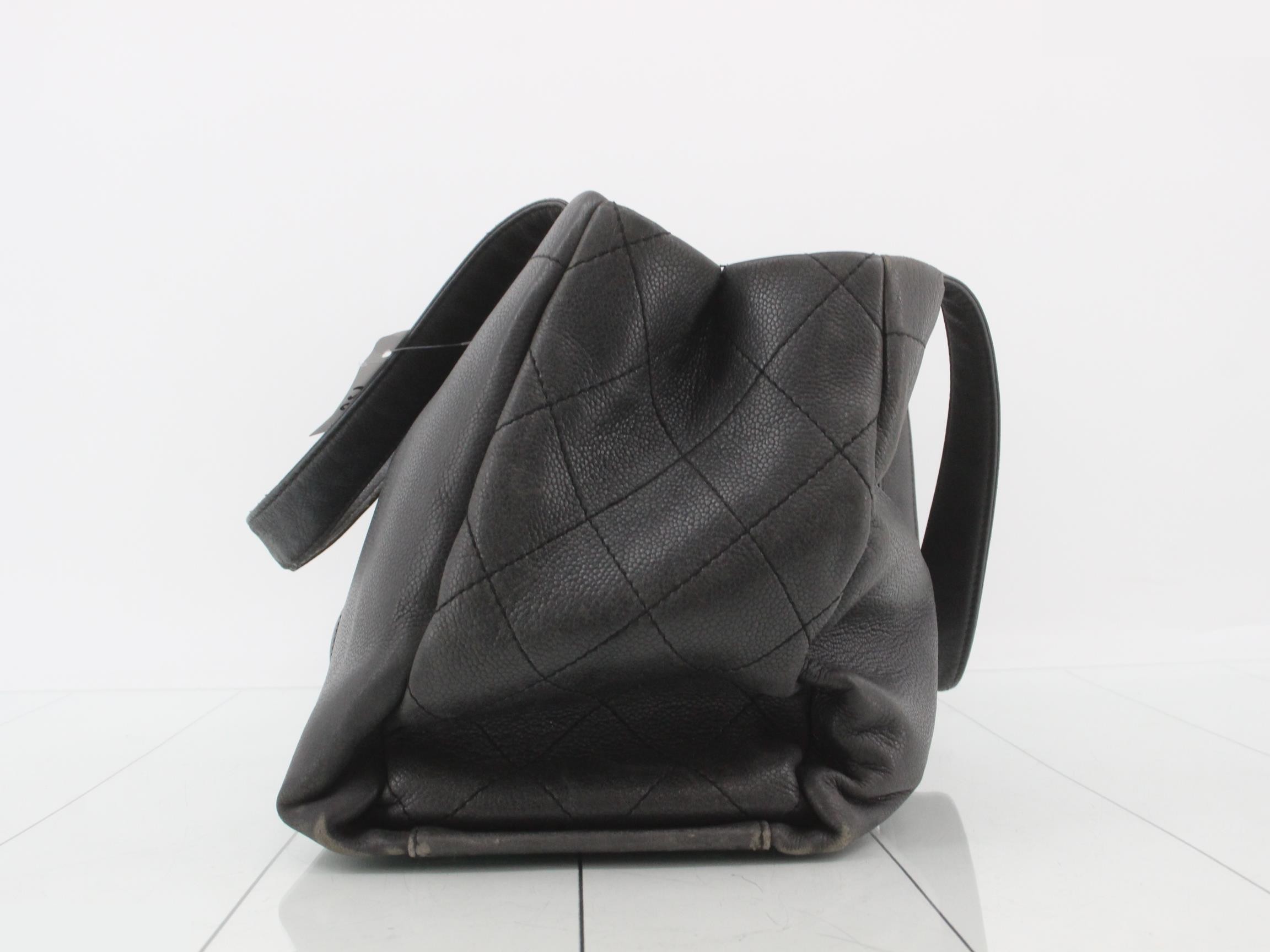 Caviar leather handbag with Coco Mark — view 3